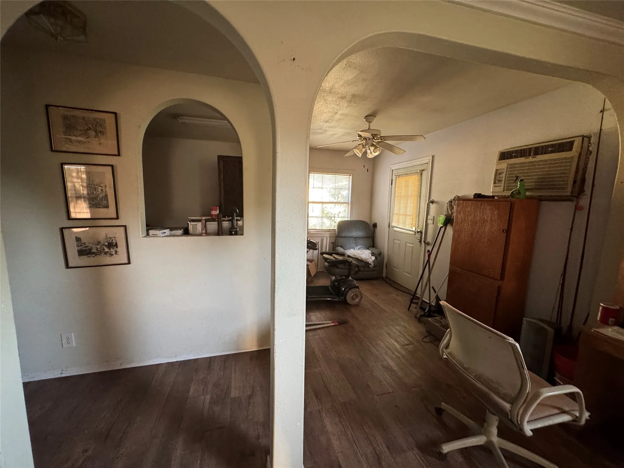 Single Family Residence For Sale in Tarrant County , 3203 Runnels Street, Fort Worth, Texas 76106, 2 Bedroom, 1 Bathroom, Garage spaces, 792 Sqft, built in 1946, mls#21372936, Real Estate Agent in Fort Worth, Homes For Sale in Tarrant county, Homes For Sale in Fort Worth, Realtor in Fort Worth Texas, Real Estate Brokerage Independent Realty Texas, Luminita Cordes Realtor