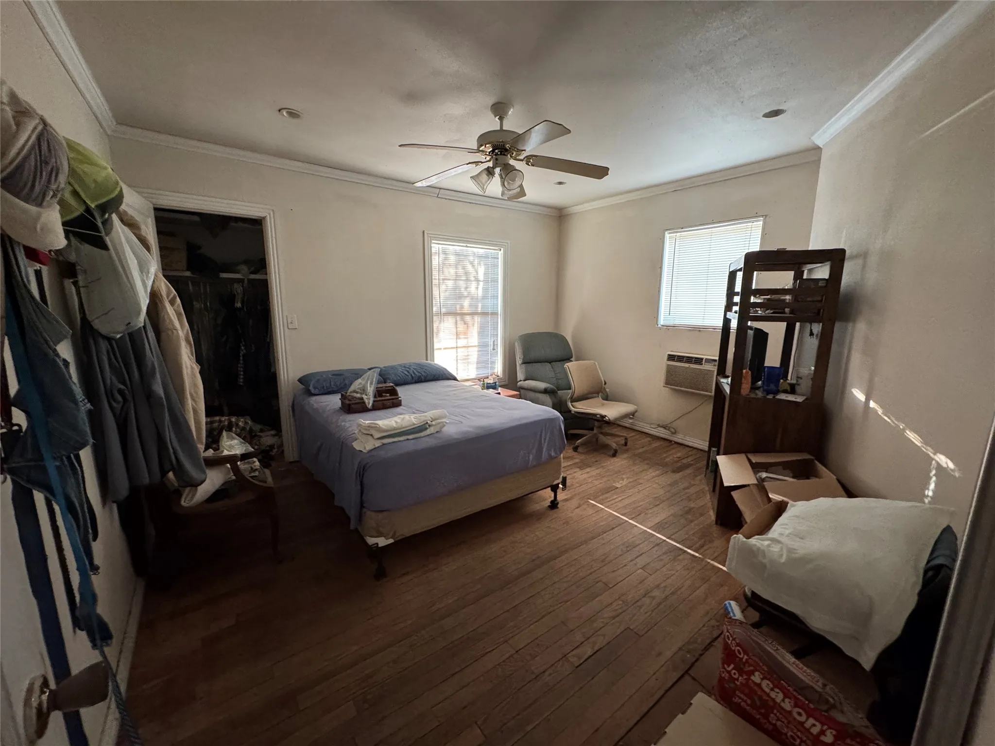 Single Family Residence For Sale in Tarrant County , 3203 Runnels Street, Fort Worth, Texas 76106, 2 Bedroom, 1 Bathroom, Garage spaces, 792 Sqft, built in 1946, mls#21372936, Real Estate Agent in Fort Worth, Homes For Sale in Tarrant county, Homes For Sale in Fort Worth, Realtor in Fort Worth Texas, Real Estate Brokerage Independent Realty Texas, Luminita Cordes Realtor