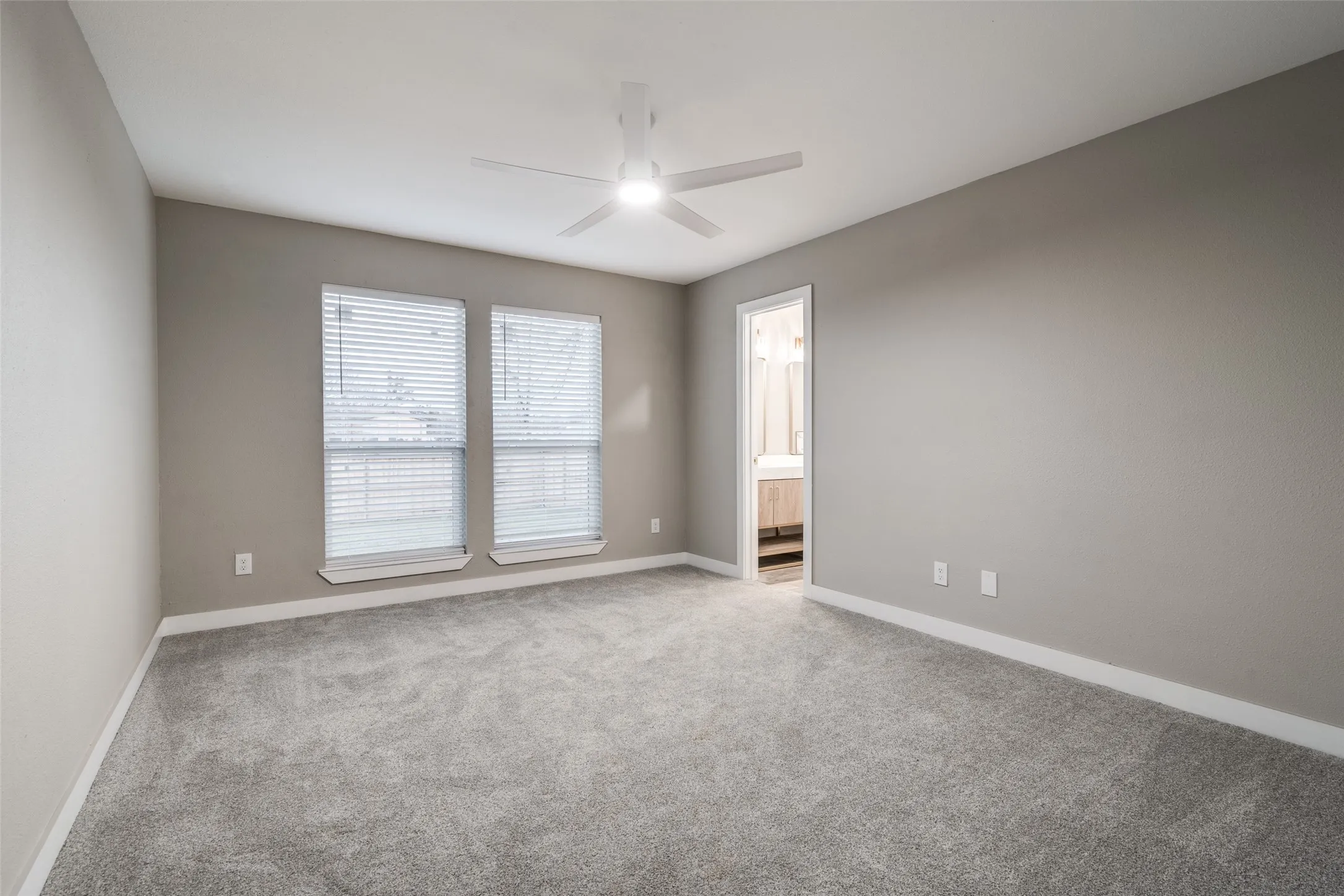 Single Family Residence For Sale in Dallas County , 2617 Birmingham Avenue, Dallas, Texas 75215, 4 Bedroom, 3 Bathroom, Garage spaces, 1,947 Sqft, built in 2005, mls#21372938, Real Estate Agent in Dallas, Homes For Sale in Dallas county, Homes For Sale in Dallas, Realtor in Dallas Texas, Real Estate Brokerage Independent Realty Texas, Luminita Cordes Realtor
