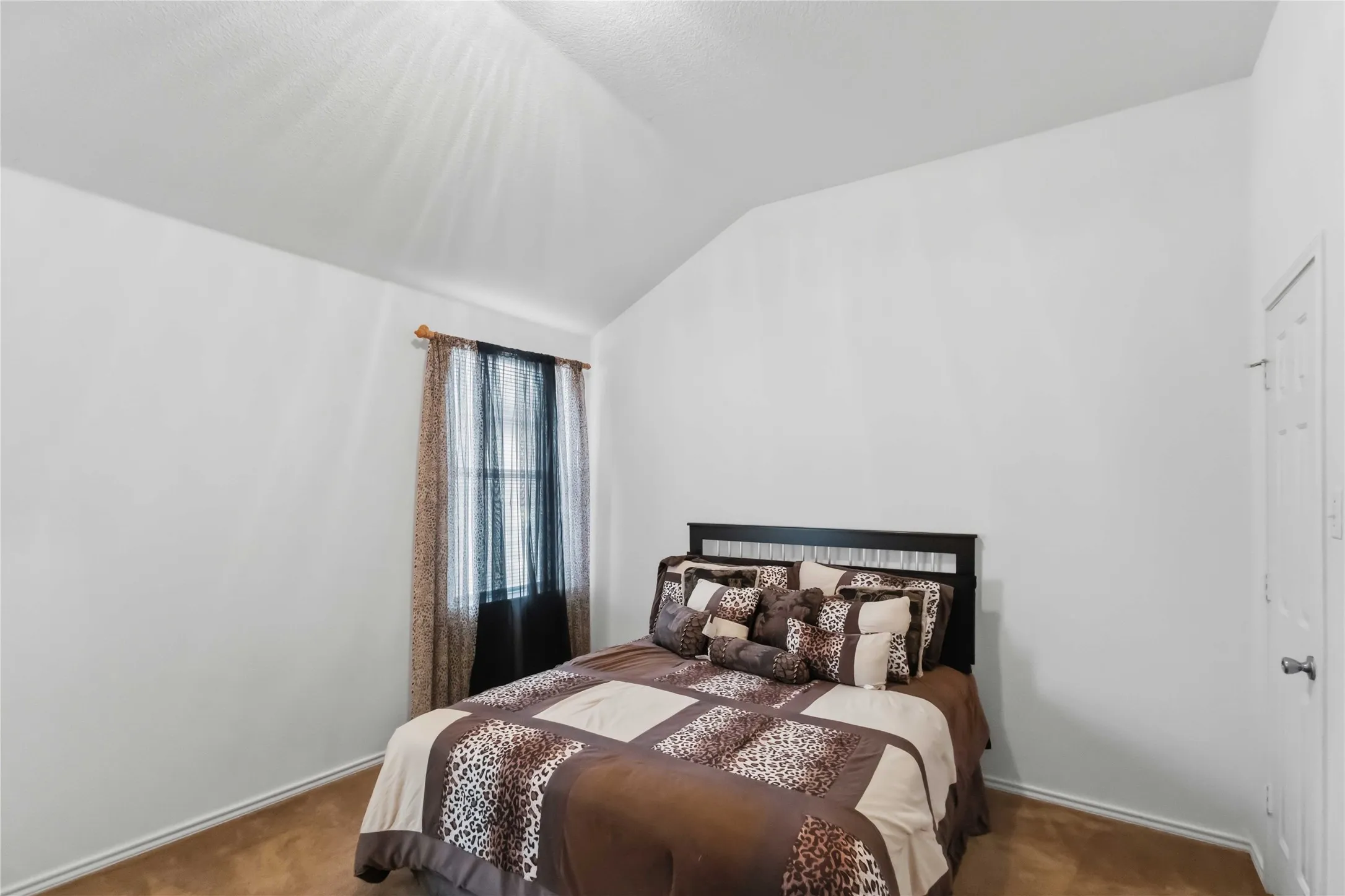 Farm For Sale in Kaufman County , 1003 Ingram Drive, Forney, Texas 75126, 4 Bedroom, 3 Bathroom, 2 Garage spaces, 2,760 Sqft, built in 2005, mls#21372424, Real Estate Agent in Forney, Homes For Sale in Kaufman county, Homes For Sale in Forney, Realtor in Forney Texas, Real Estate Brokerage Independent Realty Texas, Luminita Cordes Realtor