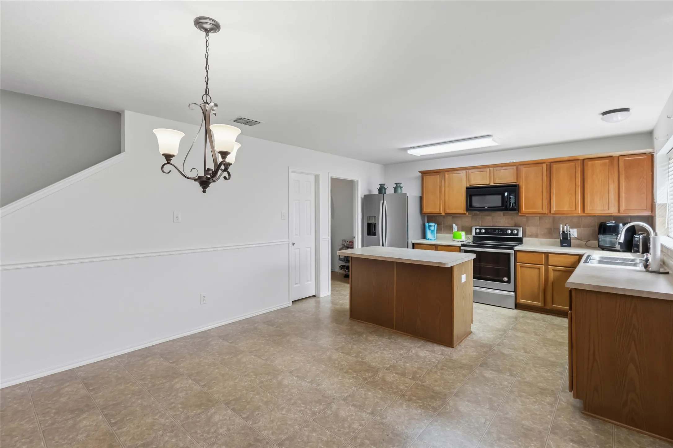Farm For Sale in Kaufman County , 1003 Ingram Drive, Forney, Texas 75126, 4 Bedroom, 3 Bathroom, 2 Garage spaces, 2,760 Sqft, built in 2005, mls#21372424, Real Estate Agent in Forney, Homes For Sale in Kaufman county, Homes For Sale in Forney, Realtor in Forney Texas, Real Estate Brokerage Independent Realty Texas, Luminita Cordes Realtor