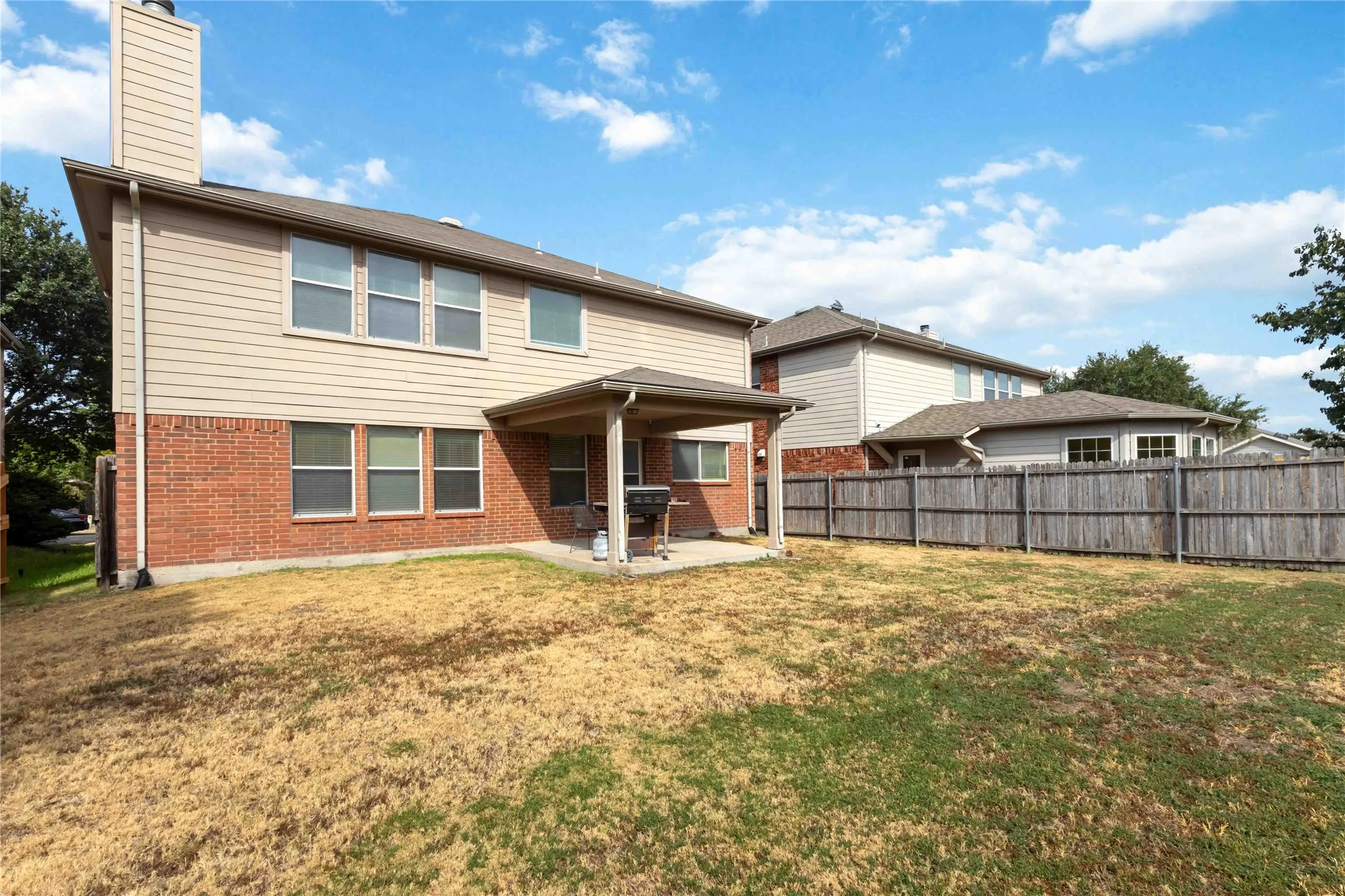 Farm For Sale in Kaufman County , 1003 Ingram Drive, Forney, Texas 75126, 4 Bedroom, 3 Bathroom, 2 Garage spaces, 2,760 Sqft, built in 2005, mls#21372424, Real Estate Agent in Forney, Homes For Sale in Kaufman county, Homes For Sale in Forney, Realtor in Forney Texas, Real Estate Brokerage Independent Realty Texas, Luminita Cordes Realtor