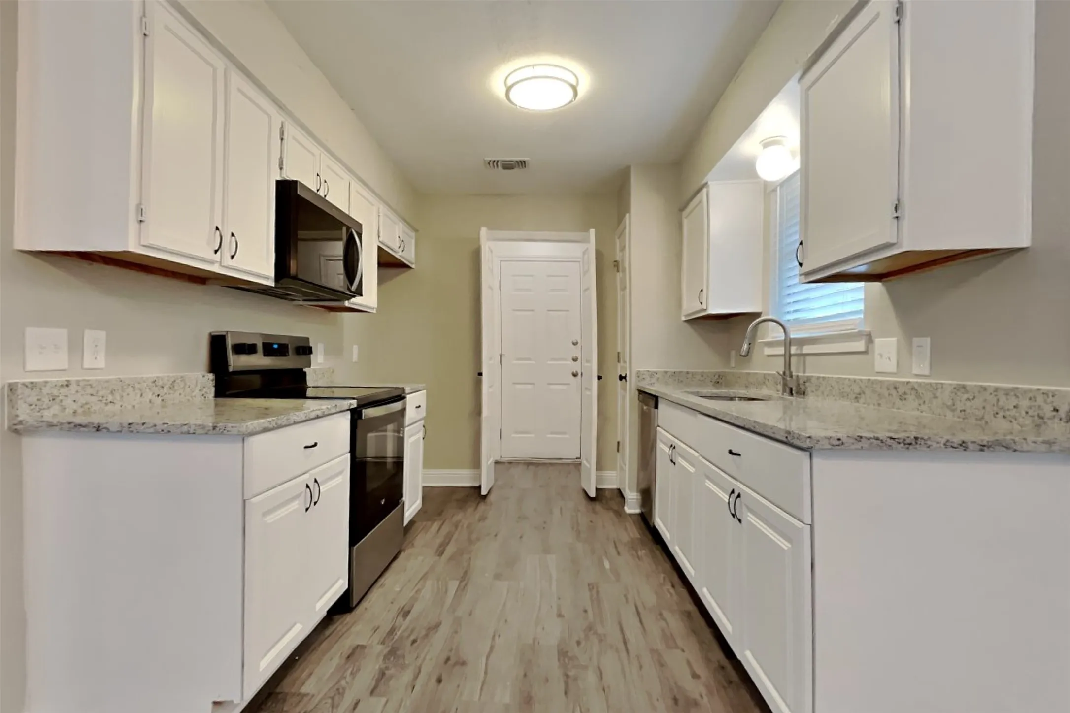 Single Family Residence For Rent in Tarrant County , 2128 Turf Club Drive, Arlington, Texas 76017, 3 Bedroom, 2 Bathroom, 2 Garage spaces, 1,526 Sqft, built in 1986, mls#21372952, Real Estate Agent in Arlington, Homes For Rent in Tarrant county, Homes For Rent in Arlington, Realtor in Arlington Texas, Real Estate Brokerage Independent Realty Texas, Luminita Cordes Realtor
