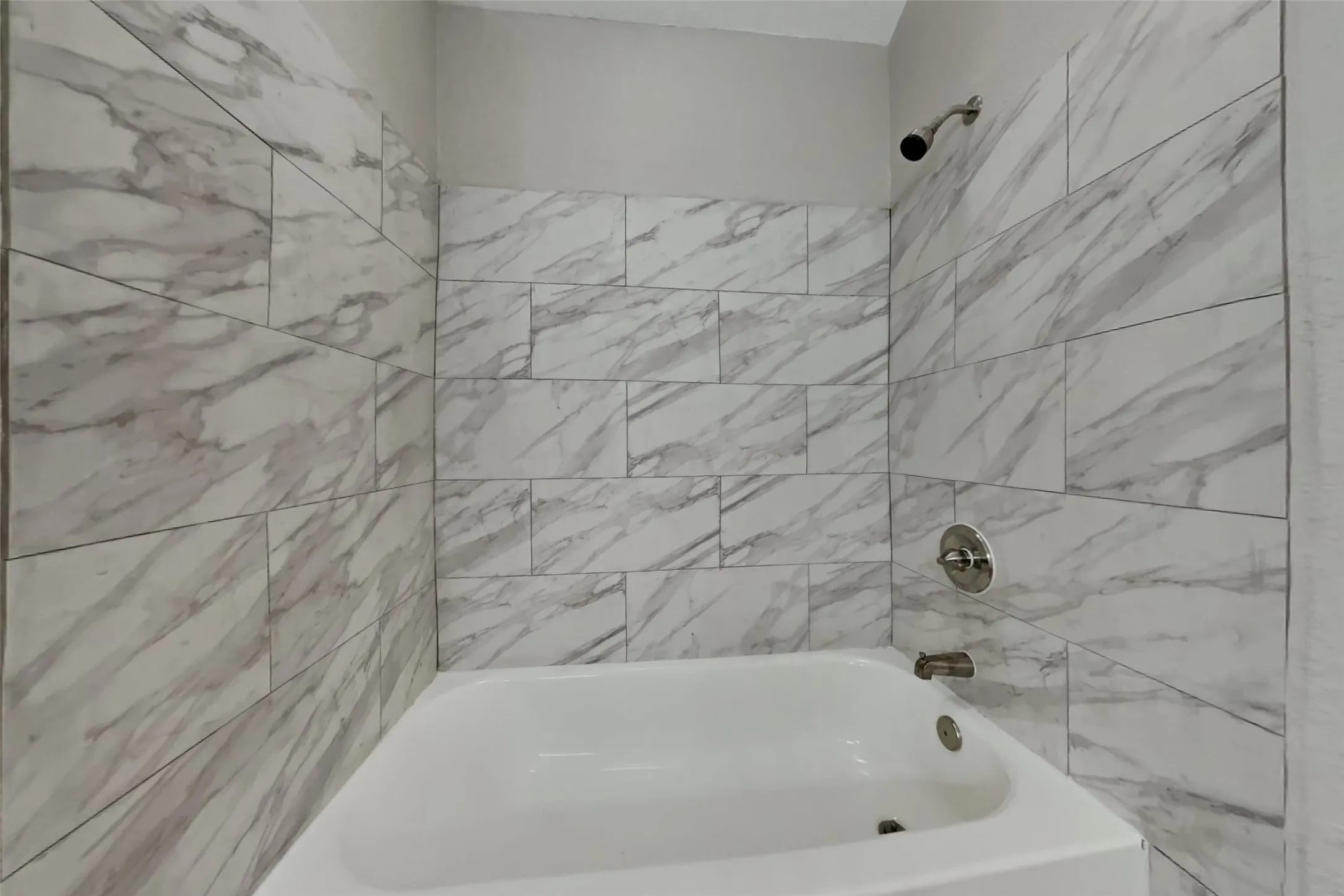 Single Family Residence For Rent in Tarrant County , 2128 Turf Club Drive, Arlington, Texas 76017, 3 Bedroom, 2 Bathroom, 2 Garage spaces, 1,526 Sqft, built in 1986, mls#21372952, Real Estate Agent in Arlington, Homes For Rent in Tarrant county, Homes For Rent in Arlington, Realtor in Arlington Texas, Real Estate Brokerage Independent Realty Texas, Luminita Cordes Realtor