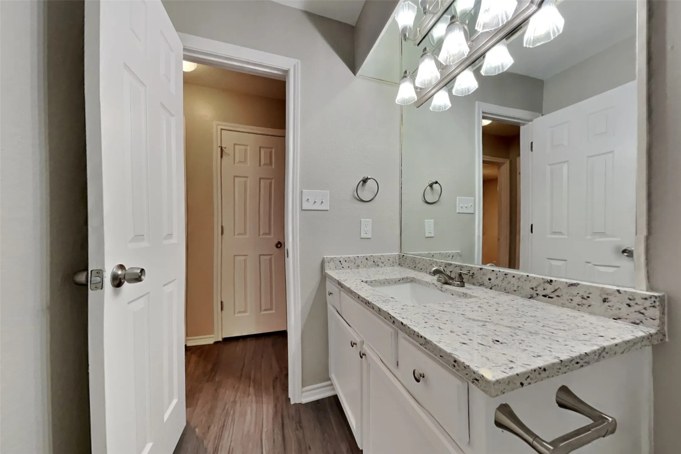 Single Family Residence For Rent in Tarrant County , 2128 Turf Club Drive, Arlington, Texas 76017, 3 Bedroom, 2 Bathroom, 2 Garage spaces, 1,526 Sqft, built in 1986, mls#21372952, Real Estate Agent in Arlington, Homes For Rent in Tarrant county, Homes For Rent in Arlington, Realtor in Arlington Texas, Real Estate Brokerage Independent Realty Texas, Luminita Cordes Realtor