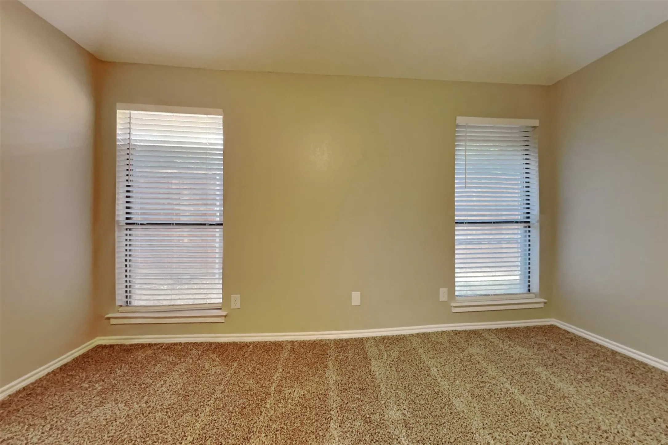 Single Family Residence For Rent in Tarrant County , 2128 Turf Club Drive, Arlington, Texas 76017, 3 Bedroom, 2 Bathroom, 2 Garage spaces, 1,526 Sqft, built in 1986, mls#21372952, Real Estate Agent in Arlington, Homes For Rent in Tarrant county, Homes For Rent in Arlington, Realtor in Arlington Texas, Real Estate Brokerage Independent Realty Texas, Luminita Cordes Realtor