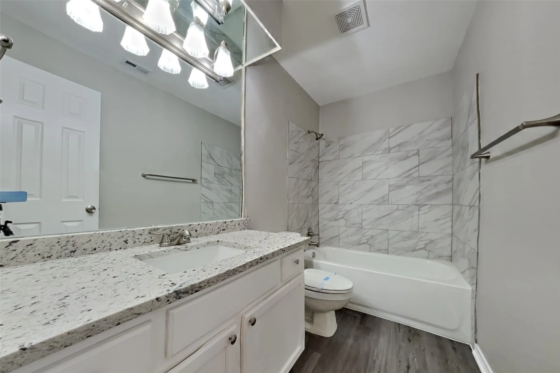 Single Family Residence For Rent in Tarrant County , 2128 Turf Club Drive, Arlington, Texas 76017, 3 Bedroom, 2 Bathroom, 2 Garage spaces, 1,526 Sqft, built in 1986, mls#21372952, Real Estate Agent in Arlington, Homes For Rent in Tarrant county, Homes For Rent in Arlington, Realtor in Arlington Texas, Real Estate Brokerage Independent Realty Texas, Luminita Cordes Realtor