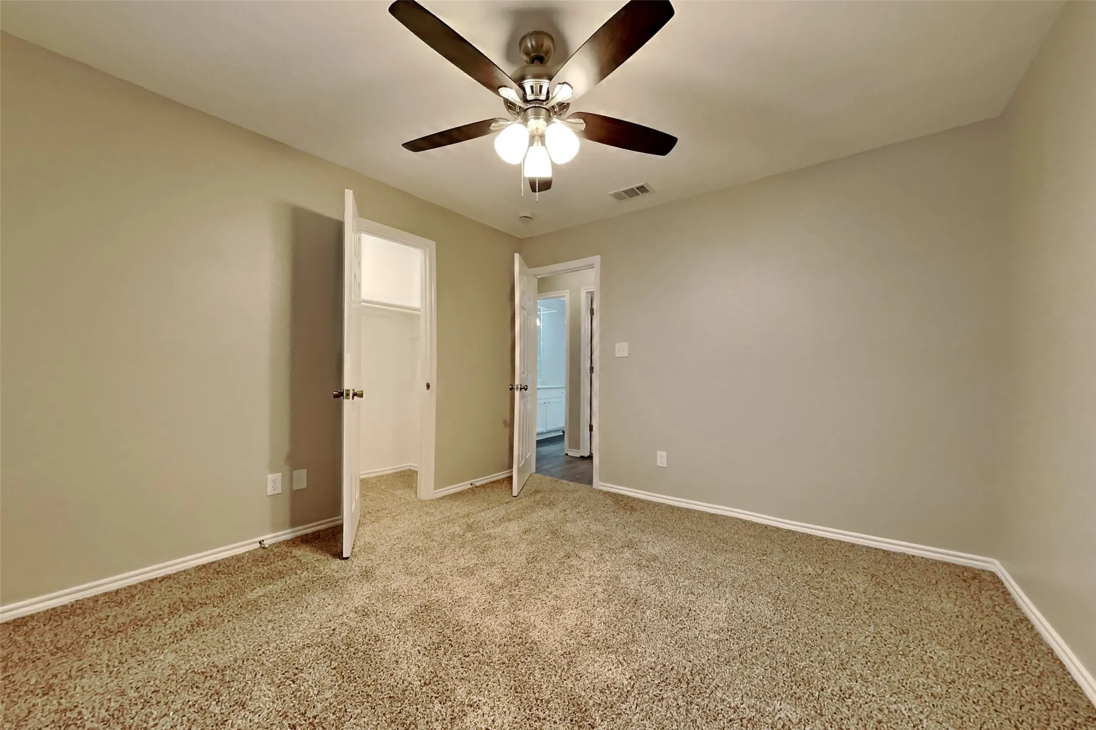 Single Family Residence For Rent in Tarrant County , 2128 Turf Club Drive, Arlington, Texas 76017, 3 Bedroom, 2 Bathroom, 2 Garage spaces, 1,526 Sqft, built in 1986, mls#21372952, Real Estate Agent in Arlington, Homes For Rent in Tarrant county, Homes For Rent in Arlington, Realtor in Arlington Texas, Real Estate Brokerage Independent Realty Texas, Luminita Cordes Realtor