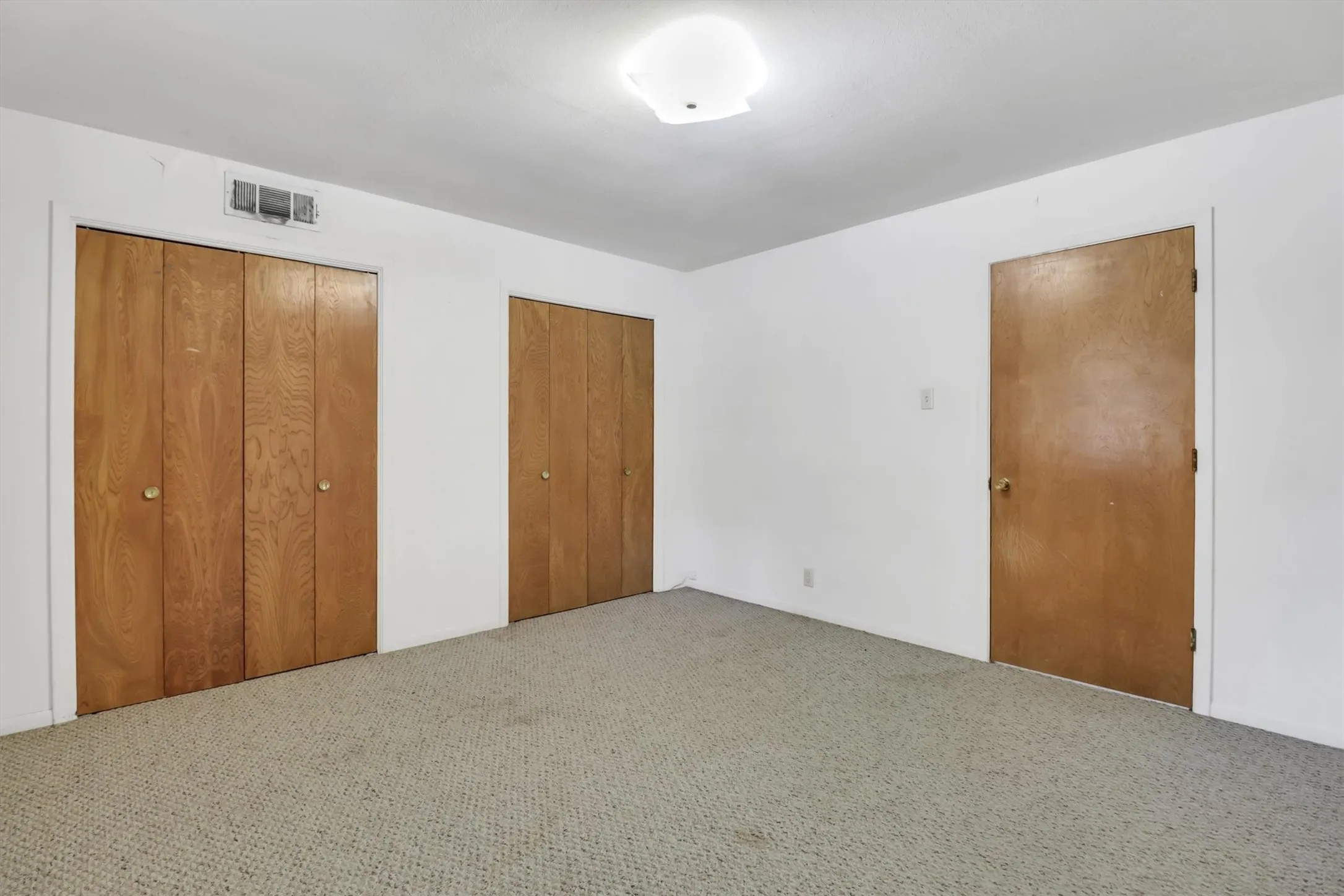 Recessed ceiling light fixture