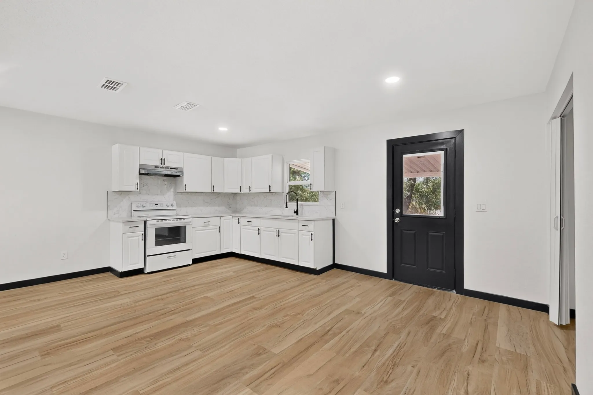 Single Family Residence For Sale in Dallas County , 3029 Forestdale Lane, Balch Springs, Texas 75180, 4 Bedroom, 3 Bathroom, Garage spaces, 1,261 Sqft, built in 1971, mls#21372601, Real Estate Agent in Balch Springs, Homes For Sale in Dallas county, Homes For Sale in Balch Springs, Realtor in Balch Springs Texas, Real Estate Brokerage Independent Realty Texas, Luminita Cordes Realtor