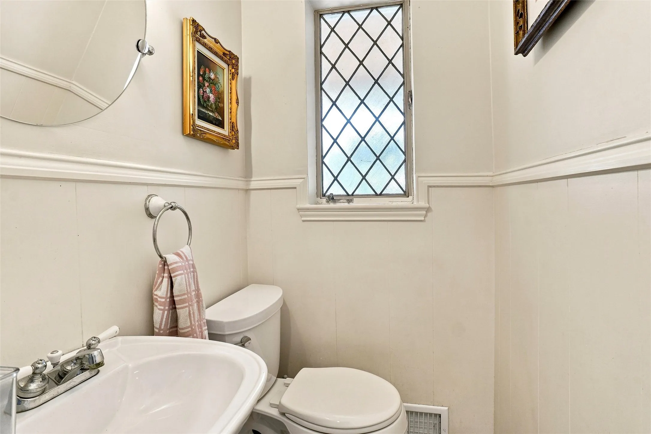 Here is the half bath just off of the kitchen.