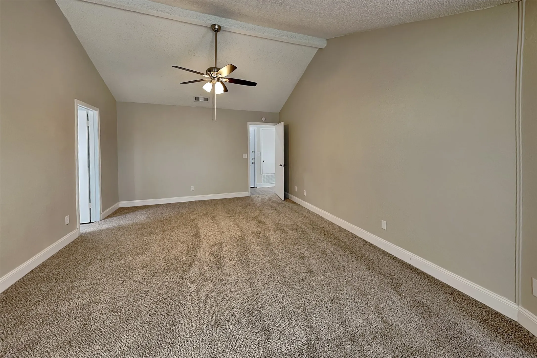 Single Family Residence For Rent in Denton County , 1916 Sharon Drive, Corinth, Texas 76210, 3 Bedroom, 2 Bathroom, 2 Garage spaces, 1,511 Sqft, built in 1985, mls#21372956, Real Estate Agent in Corinth, Homes For Rent in Denton county, Homes For Rent in Corinth, Realtor in Corinth Texas, Real Estate Brokerage Independent Realty Texas, Luminita Cordes Realtor