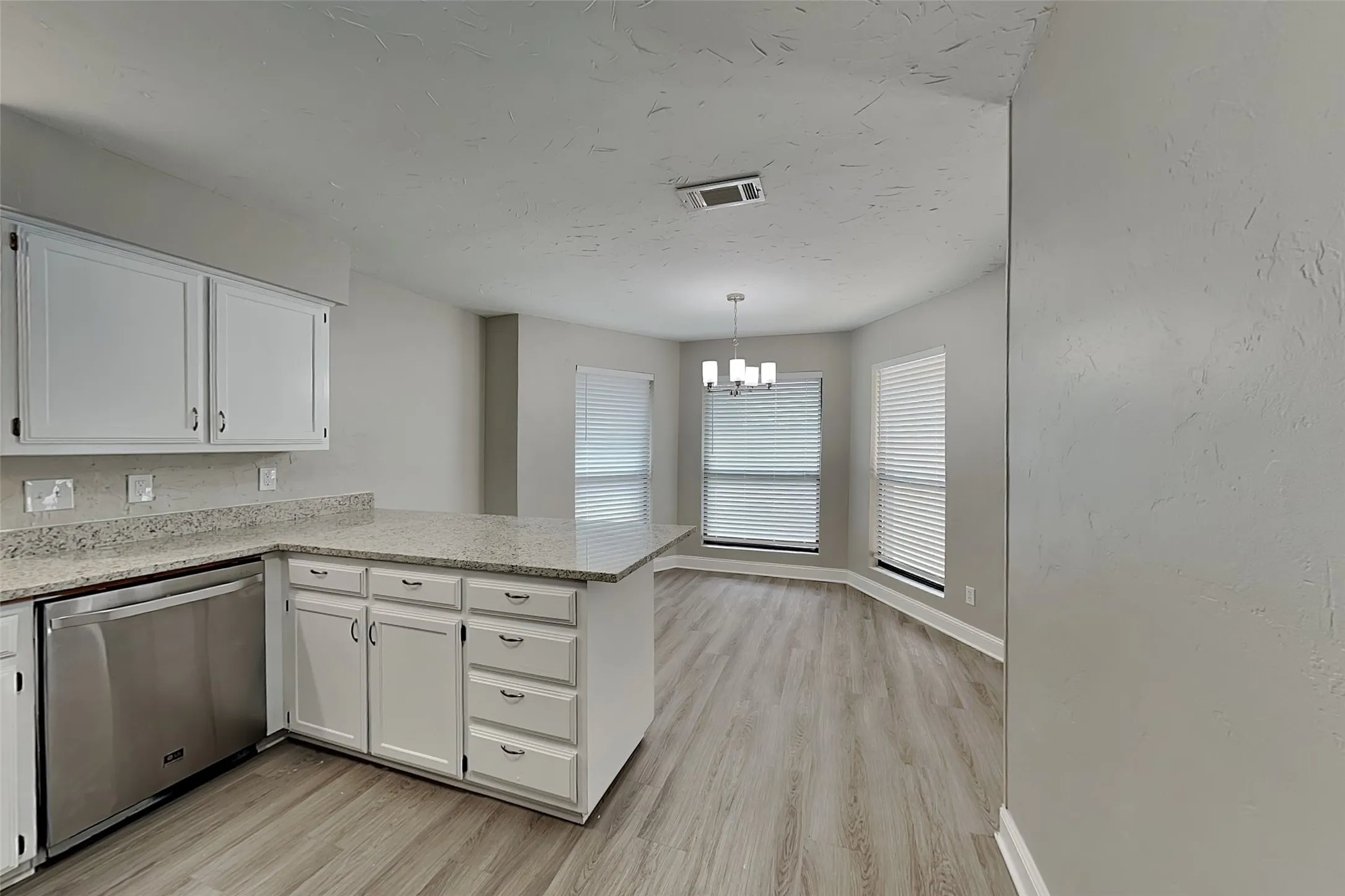 Single Family Residence For Rent in Denton County , 1916 Sharon Drive, Corinth, Texas 76210, 3 Bedroom, 2 Bathroom, 2 Garage spaces, 1,511 Sqft, built in 1985, mls#21372956, Real Estate Agent in Corinth, Homes For Rent in Denton county, Homes For Rent in Corinth, Realtor in Corinth Texas, Real Estate Brokerage Independent Realty Texas, Luminita Cordes Realtor