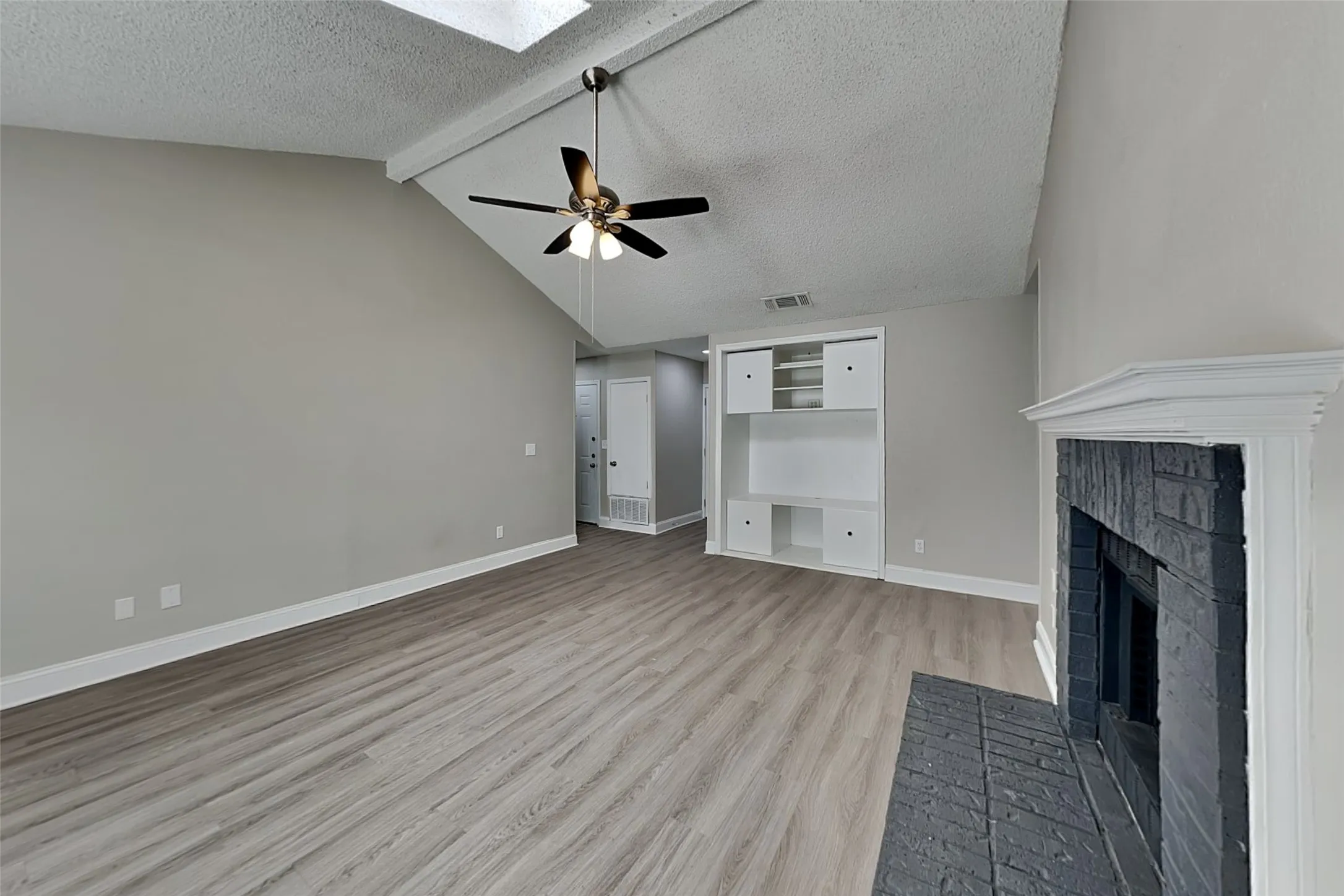 Single Family Residence For Rent in Denton County , 1916 Sharon Drive, Corinth, Texas 76210, 3 Bedroom, 2 Bathroom, 2 Garage spaces, 1,511 Sqft, built in 1985, mls#21372956, Real Estate Agent in Corinth, Homes For Rent in Denton county, Homes For Rent in Corinth, Realtor in Corinth Texas, Real Estate Brokerage Independent Realty Texas, Luminita Cordes Realtor