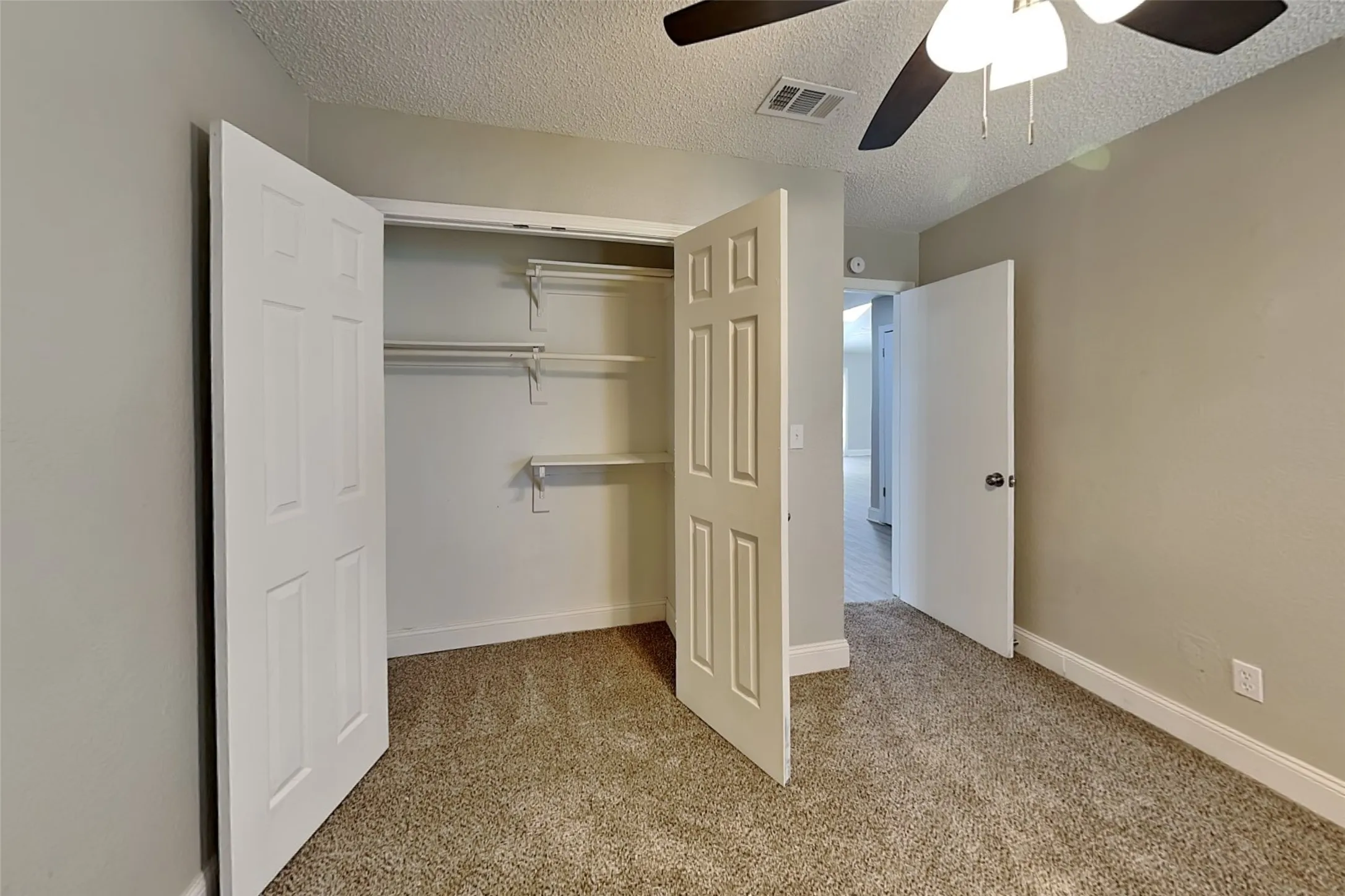 Single Family Residence For Rent in Denton County , 1916 Sharon Drive, Corinth, Texas 76210, 3 Bedroom, 2 Bathroom, 2 Garage spaces, 1,511 Sqft, built in 1985, mls#21372956, Real Estate Agent in Corinth, Homes For Rent in Denton county, Homes For Rent in Corinth, Realtor in Corinth Texas, Real Estate Brokerage Independent Realty Texas, Luminita Cordes Realtor