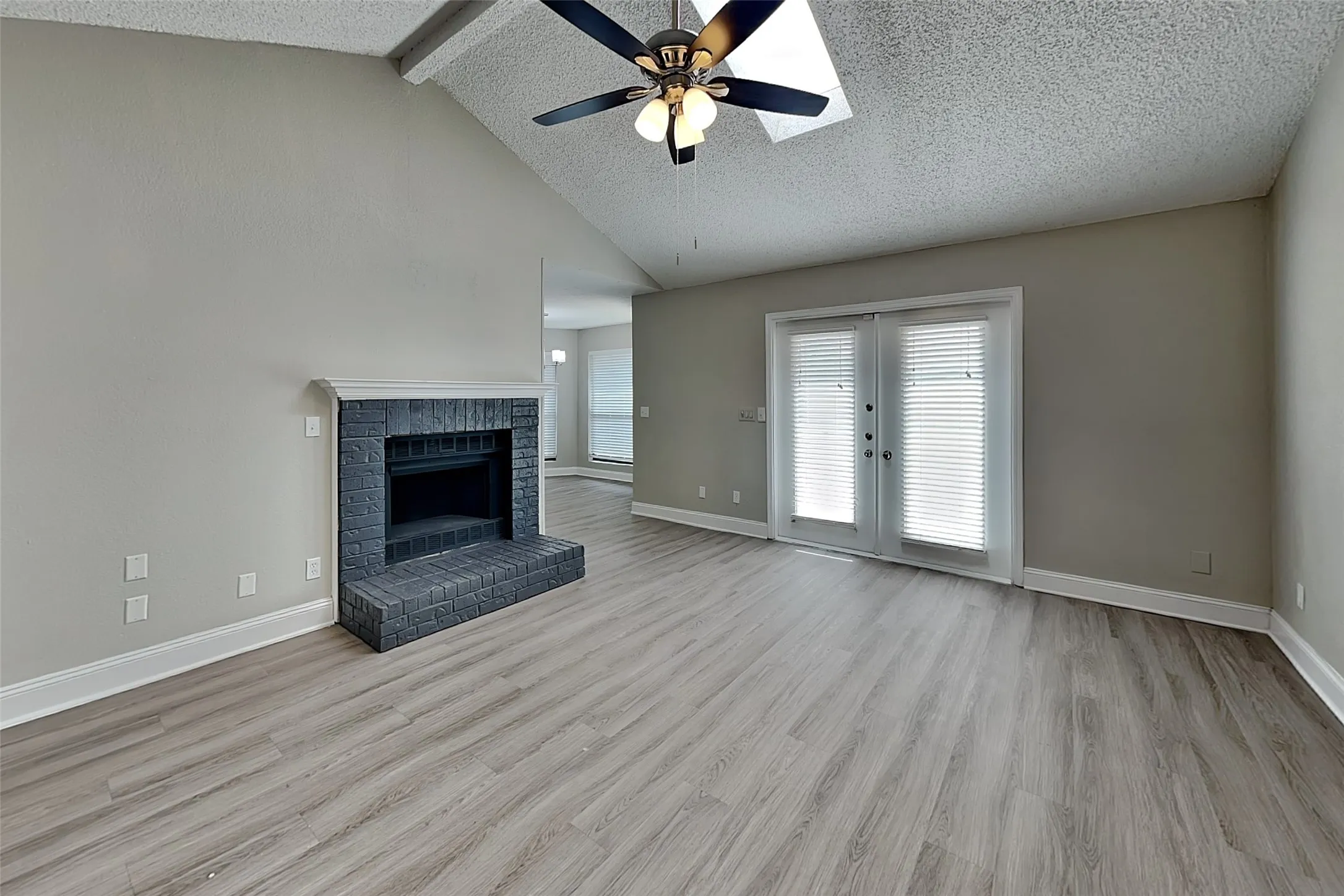 Single Family Residence For Rent in Denton County , 1916 Sharon Drive, Corinth, Texas 76210, 3 Bedroom, 2 Bathroom, 2 Garage spaces, 1,511 Sqft, built in 1985, mls#21372956, Real Estate Agent in Corinth, Homes For Rent in Denton county, Homes For Rent in Corinth, Realtor in Corinth Texas, Real Estate Brokerage Independent Realty Texas, Luminita Cordes Realtor