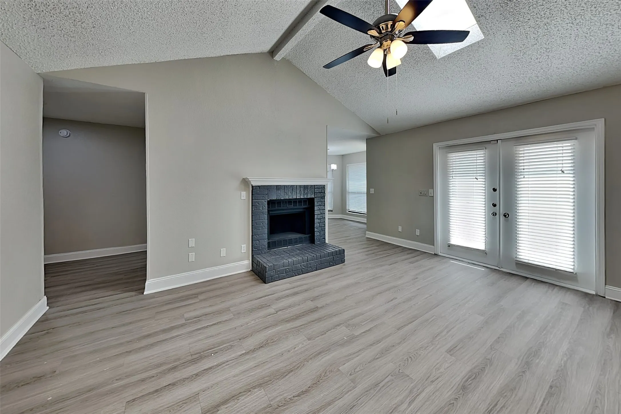 Single Family Residence For Rent in Denton County , 1916 Sharon Drive, Corinth, Texas 76210, 3 Bedroom, 2 Bathroom, 2 Garage spaces, 1,511 Sqft, built in 1985, mls#21372956, Real Estate Agent in Corinth, Homes For Rent in Denton county, Homes For Rent in Corinth, Realtor in Corinth Texas, Real Estate Brokerage Independent Realty Texas, Luminita Cordes Realtor