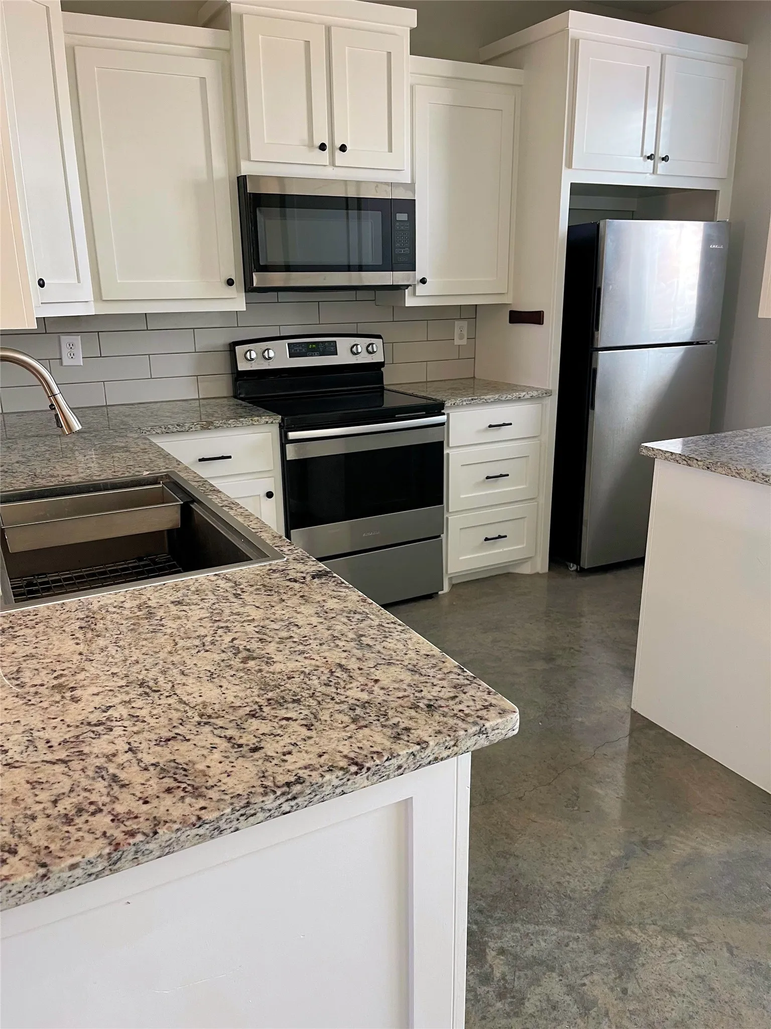 Single Family Residence For Rent in Somervell County , 1067 County Road 327A, Glen Rose, Texas 76043, 3 Bedroom, 2 Bathroom, 2 Garage spaces, 1,700 Sqft, built in 2023, mls#21372960, Real Estate Agent in Glen Rose, Homes For Rent in Somervell county, Homes For Rent in Glen Rose, Realtor in Glen Rose Texas, Real Estate Brokerage Independent Realty Texas, Luminita Cordes Realtor