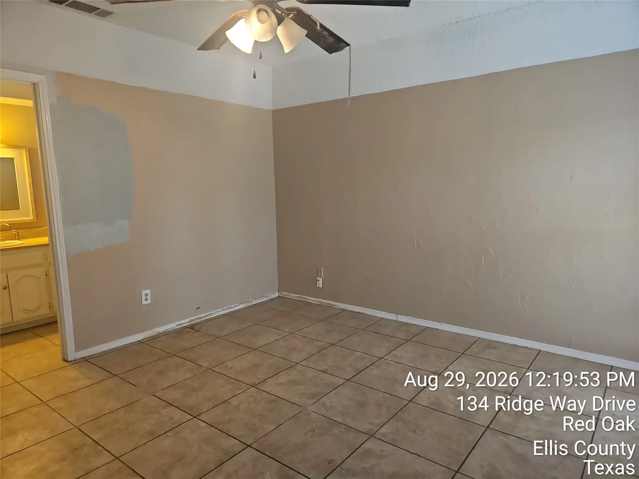 Single Family Residence For Sale in Ellis County , 134 Ridgeway Drive, Red Oak, Texas 75154, 3 Bedroom, 2 Bathroom, 2 Garage spaces, 1,532 Sqft, built in 1985, mls#21372874, Real Estate Agent in Red Oak, Homes For Sale in Ellis county, Homes For Sale in Red Oak, Realtor in Red Oak Texas, Real Estate Brokerage Independent Realty Texas, Luminita Cordes Realtor