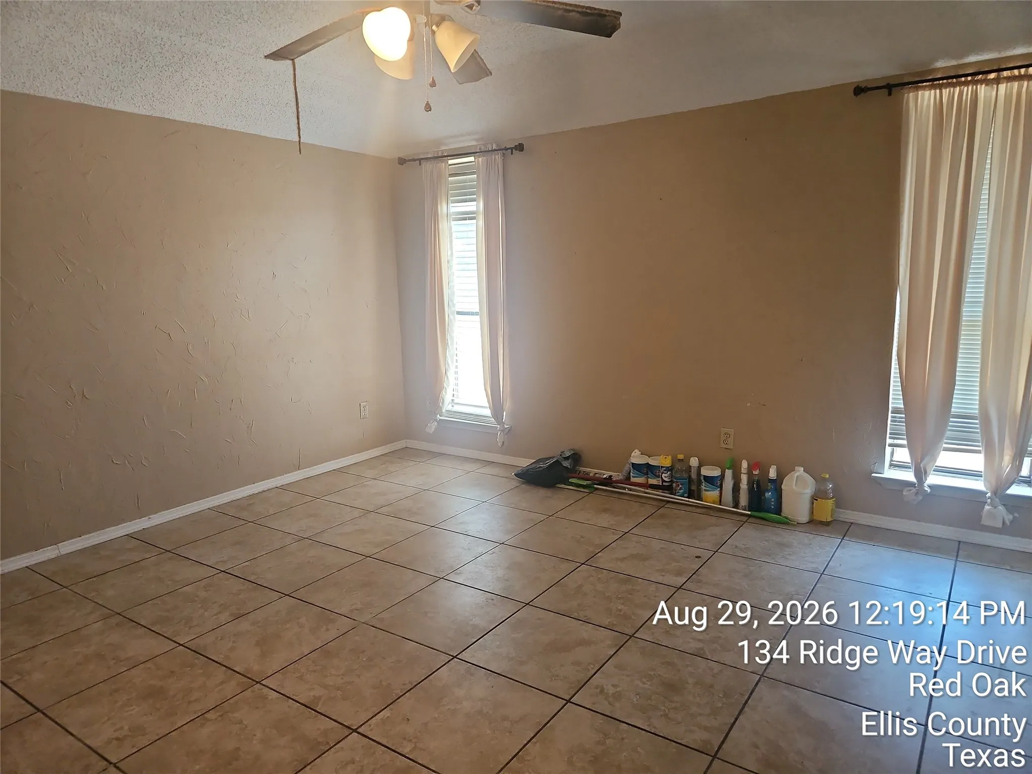 Single Family Residence For Sale in Ellis County , 134 Ridgeway Drive, Red Oak, Texas 75154, 3 Bedroom, 2 Bathroom, 2 Garage spaces, 1,532 Sqft, built in 1985, mls#21372874, Real Estate Agent in Red Oak, Homes For Sale in Ellis county, Homes For Sale in Red Oak, Realtor in Red Oak Texas, Real Estate Brokerage Independent Realty Texas, Luminita Cordes Realtor