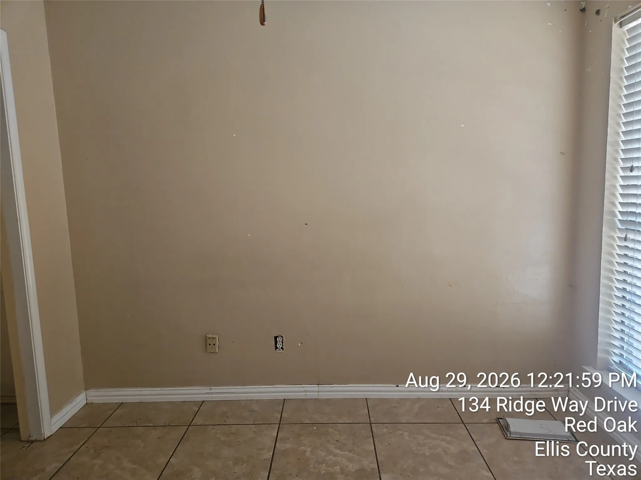 Single Family Residence For Sale in Ellis County , 134 Ridgeway Drive, Red Oak, Texas 75154, 3 Bedroom, 2 Bathroom, 2 Garage spaces, 1,532 Sqft, built in 1985, mls#21372874, Real Estate Agent in Red Oak, Homes For Sale in Ellis county, Homes For Sale in Red Oak, Realtor in Red Oak Texas, Real Estate Brokerage Independent Realty Texas, Luminita Cordes Realtor