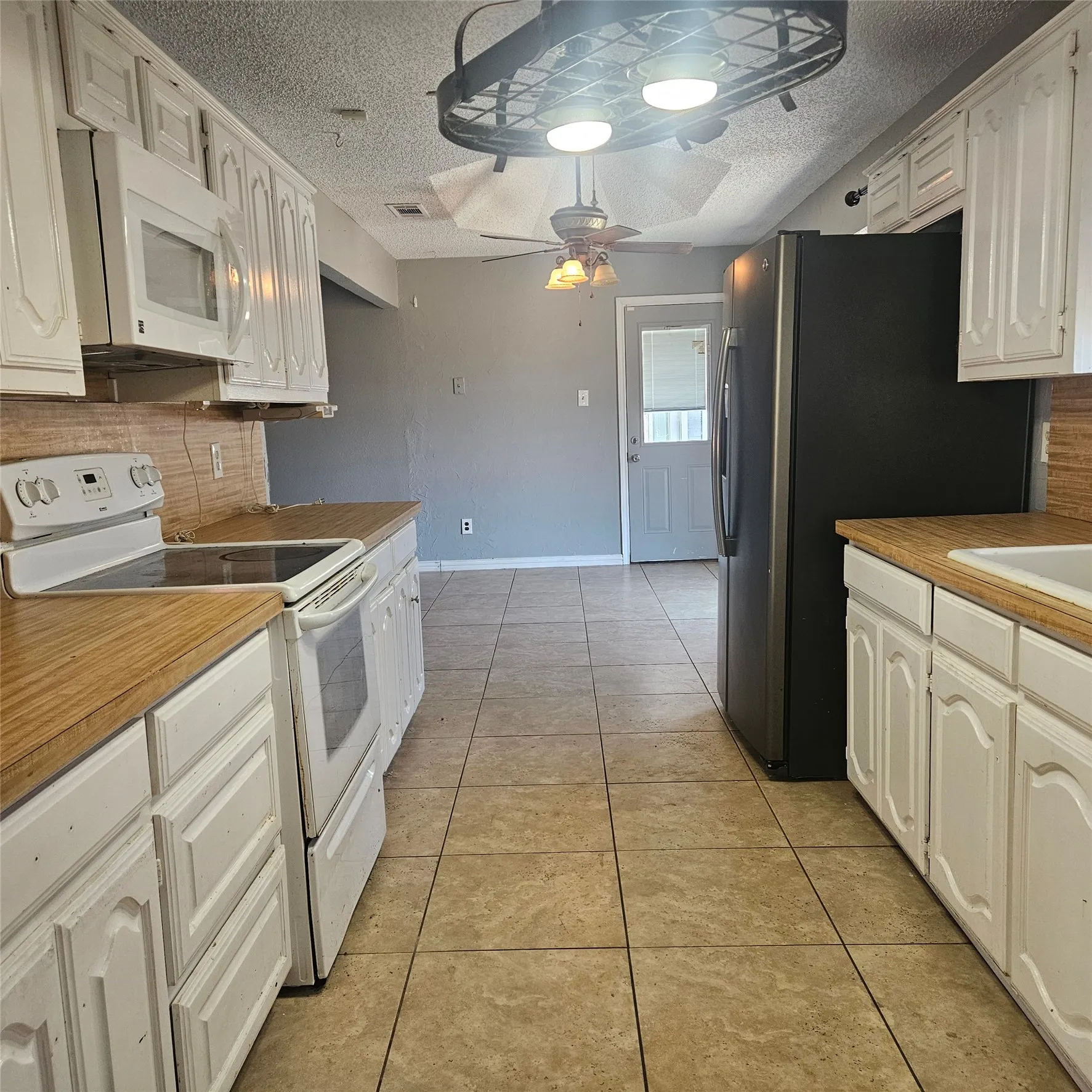 Single Family Residence For Sale in Ellis County , 134 Ridgeway Drive, Red Oak, Texas 75154, 3 Bedroom, 2 Bathroom, 2 Garage spaces, 1,532 Sqft, built in 1985, mls#21372874, Real Estate Agent in Red Oak, Homes For Sale in Ellis county, Homes For Sale in Red Oak, Realtor in Red Oak Texas, Real Estate Brokerage Independent Realty Texas, Luminita Cordes Realtor