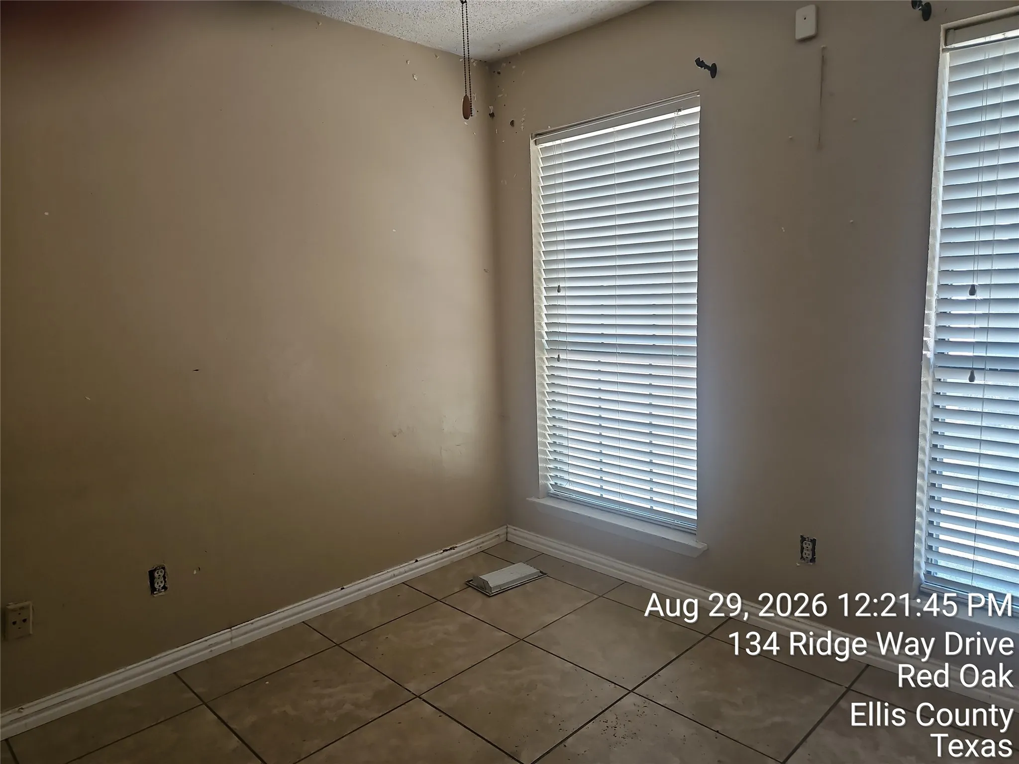 Single Family Residence For Sale in Ellis County , 134 Ridgeway Drive, Red Oak, Texas 75154, 3 Bedroom, 2 Bathroom, 2 Garage spaces, 1,532 Sqft, built in 1985, mls#21372874, Real Estate Agent in Red Oak, Homes For Sale in Ellis county, Homes For Sale in Red Oak, Realtor in Red Oak Texas, Real Estate Brokerage Independent Realty Texas, Luminita Cordes Realtor