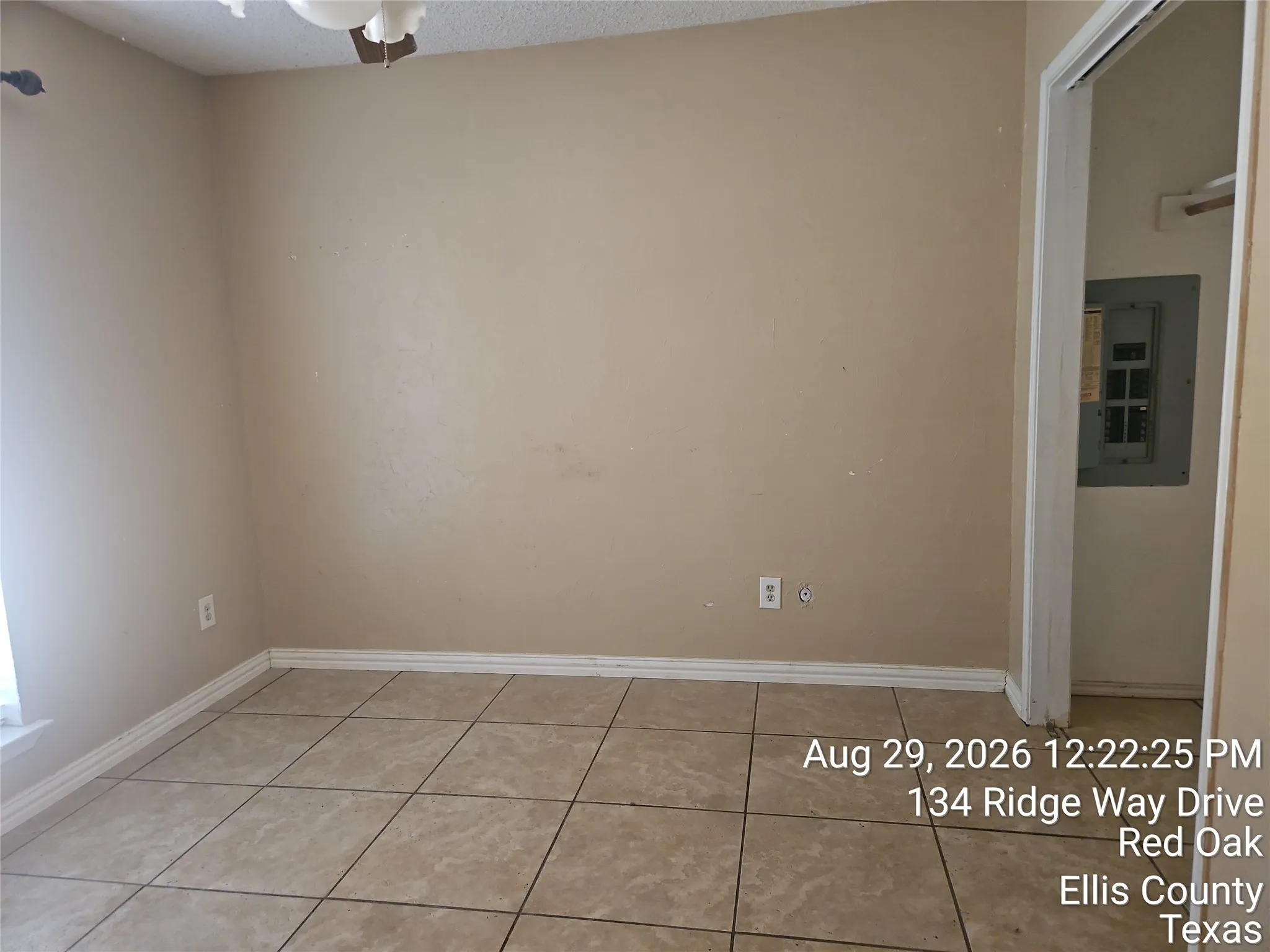 Single Family Residence For Sale in Ellis County , 134 Ridgeway Drive, Red Oak, Texas 75154, 3 Bedroom, 2 Bathroom, 2 Garage spaces, 1,532 Sqft, built in 1985, mls#21372874, Real Estate Agent in Red Oak, Homes For Sale in Ellis county, Homes For Sale in Red Oak, Realtor in Red Oak Texas, Real Estate Brokerage Independent Realty Texas, Luminita Cordes Realtor