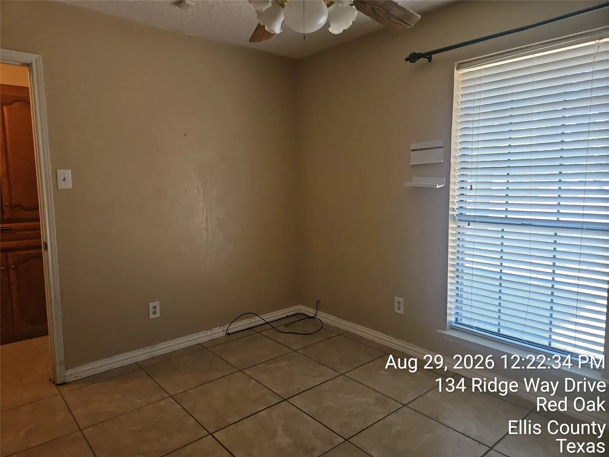 Single Family Residence For Sale in Ellis County , 134 Ridgeway Drive, Red Oak, Texas 75154, 3 Bedroom, 2 Bathroom, 2 Garage spaces, 1,532 Sqft, built in 1985, mls#21372874, Real Estate Agent in Red Oak, Homes For Sale in Ellis county, Homes For Sale in Red Oak, Realtor in Red Oak Texas, Real Estate Brokerage Independent Realty Texas, Luminita Cordes Realtor
