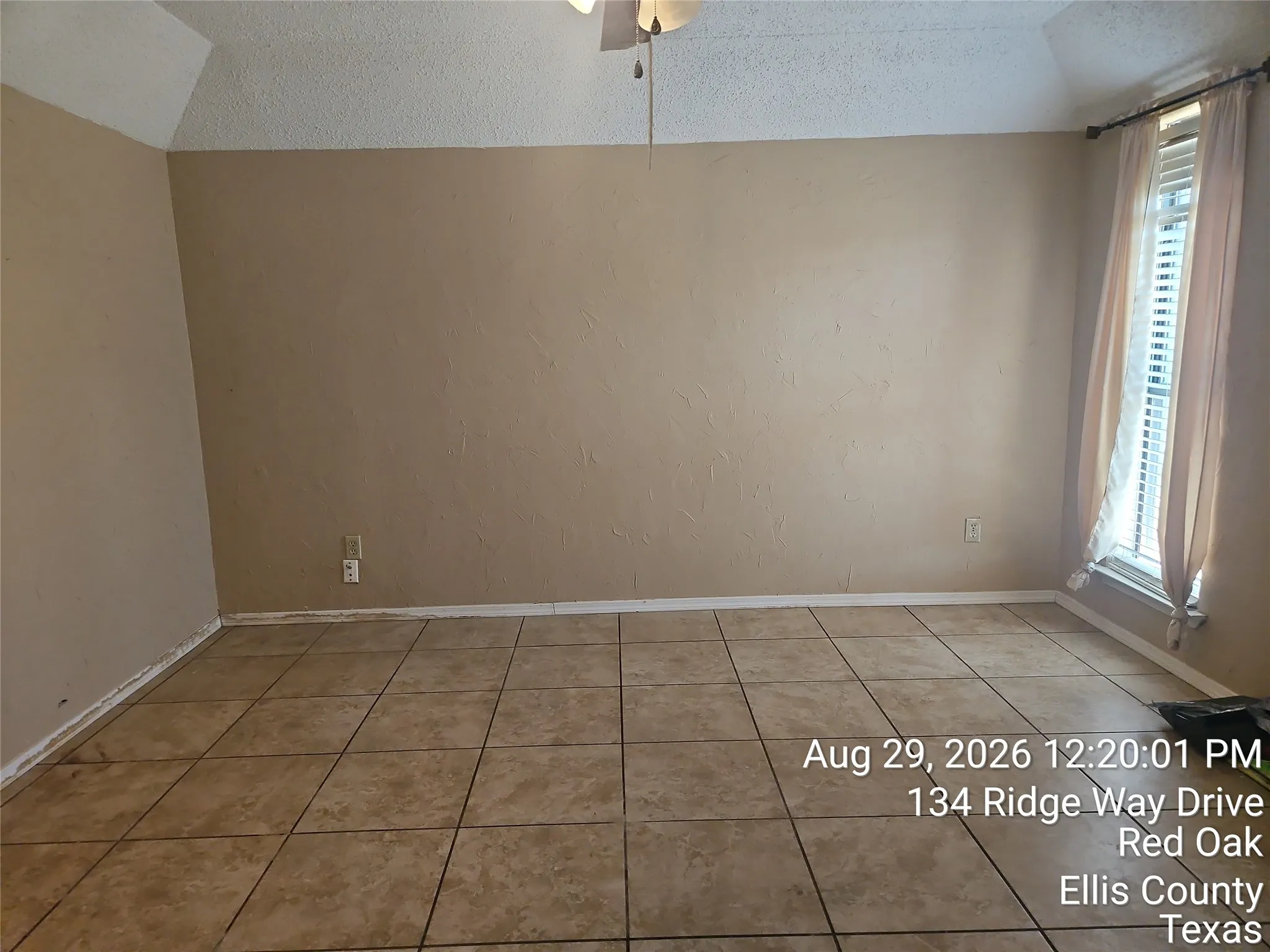 Single Family Residence For Sale in Ellis County , 134 Ridgeway Drive, Red Oak, Texas 75154, 3 Bedroom, 2 Bathroom, 2 Garage spaces, 1,532 Sqft, built in 1985, mls#21372874, Real Estate Agent in Red Oak, Homes For Sale in Ellis county, Homes For Sale in Red Oak, Realtor in Red Oak Texas, Real Estate Brokerage Independent Realty Texas, Luminita Cordes Realtor