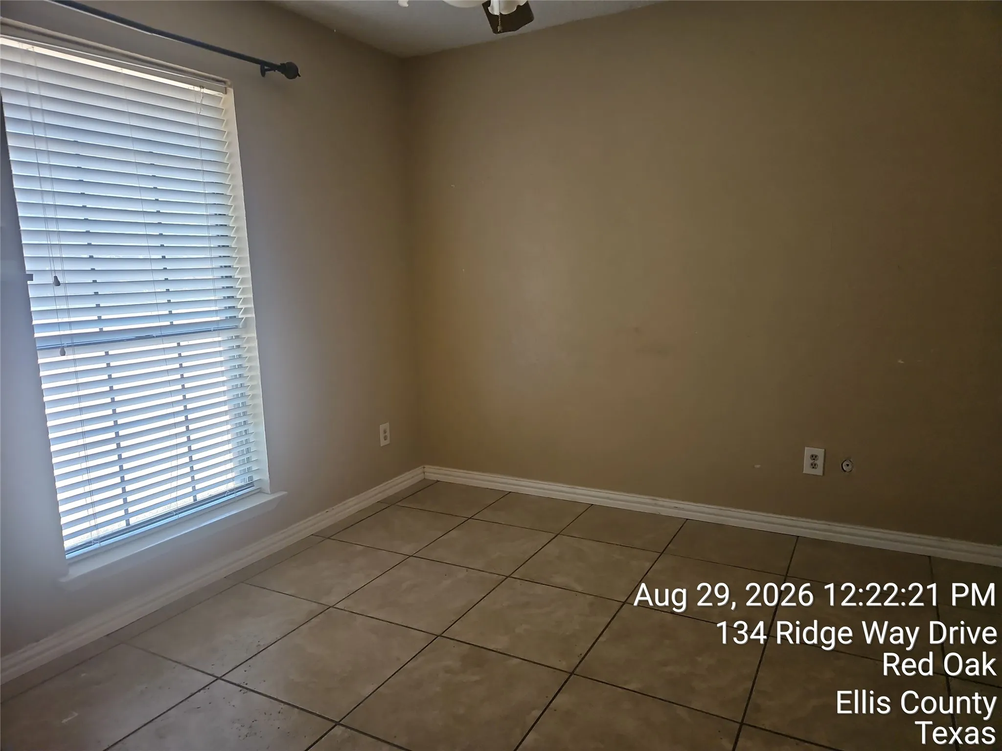 Single Family Residence For Sale in Ellis County , 134 Ridgeway Drive, Red Oak, Texas 75154, 3 Bedroom, 2 Bathroom, 2 Garage spaces, 1,532 Sqft, built in 1985, mls#21372874, Real Estate Agent in Red Oak, Homes For Sale in Ellis county, Homes For Sale in Red Oak, Realtor in Red Oak Texas, Real Estate Brokerage Independent Realty Texas, Luminita Cordes Realtor