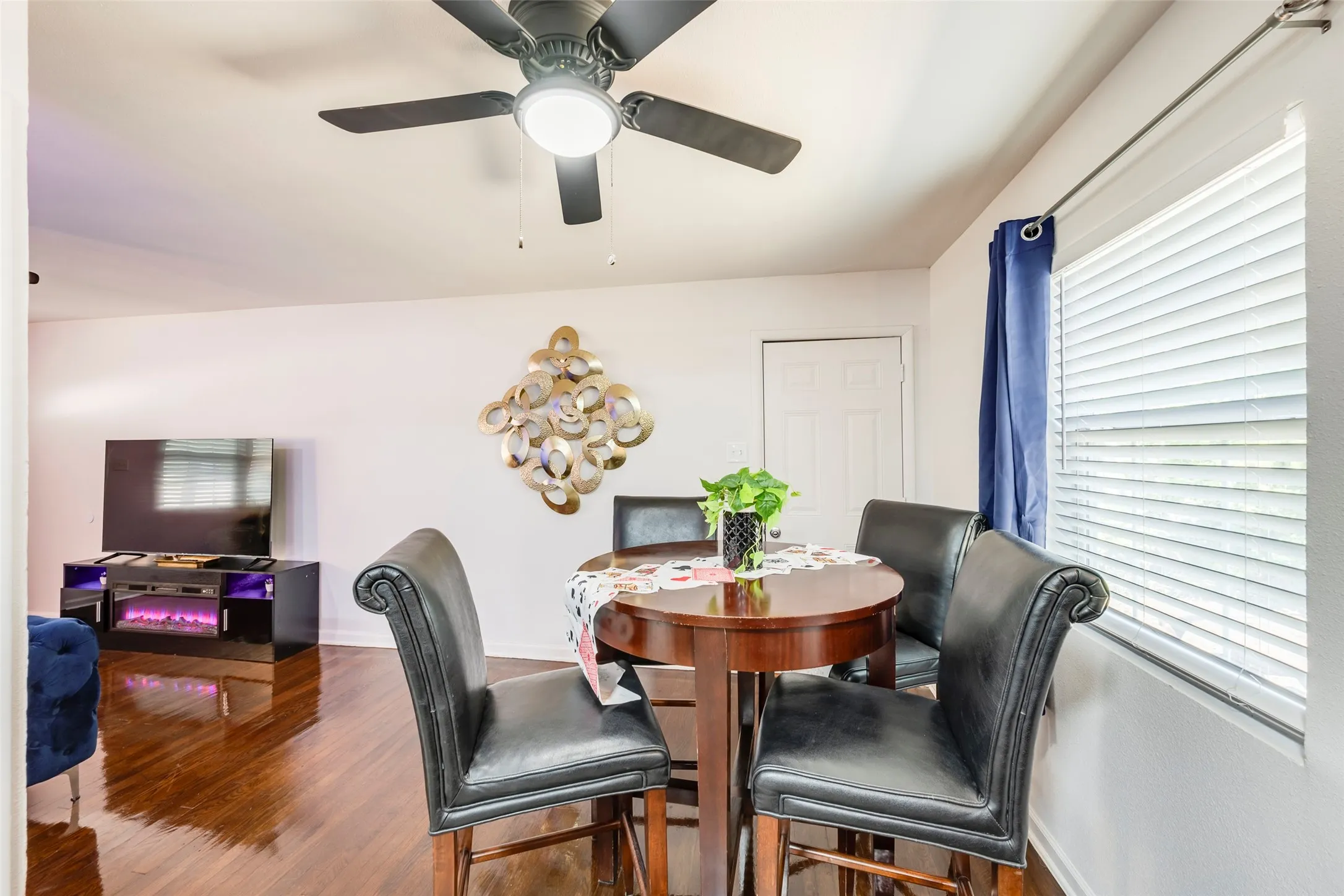 Single Family Residence For Sale in Tarrant County , 509 Circle Drive, Arlington, Texas 76010, 3 Bedroom, 1 Bathroom, 1 Garage spaces, 960 Sqft, built in 1955, mls#21372449, Real Estate Agent in Arlington, Homes For Sale in Tarrant county, Homes For Sale in Arlington, Realtor in Arlington Texas, Real Estate Brokerage Independent Realty Texas, Luminita Cordes Realtor
