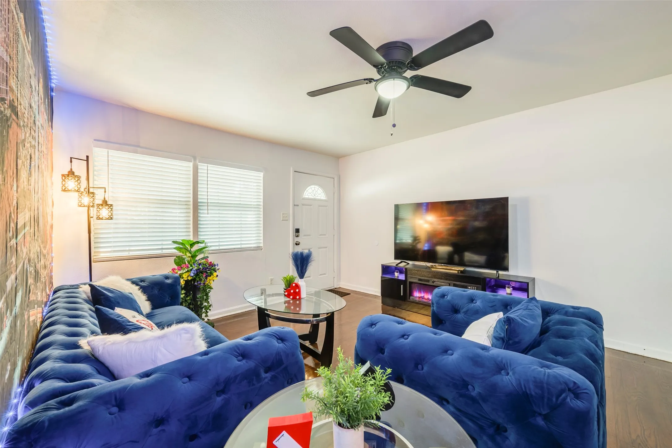 Single Family Residence For Sale in Tarrant County , 509 Circle Drive, Arlington, Texas 76010, 3 Bedroom, 1 Bathroom, 1 Garage spaces, 960 Sqft, built in 1955, mls#21372449, Real Estate Agent in Arlington, Homes For Sale in Tarrant county, Homes For Sale in Arlington, Realtor in Arlington Texas, Real Estate Brokerage Independent Realty Texas, Luminita Cordes Realtor