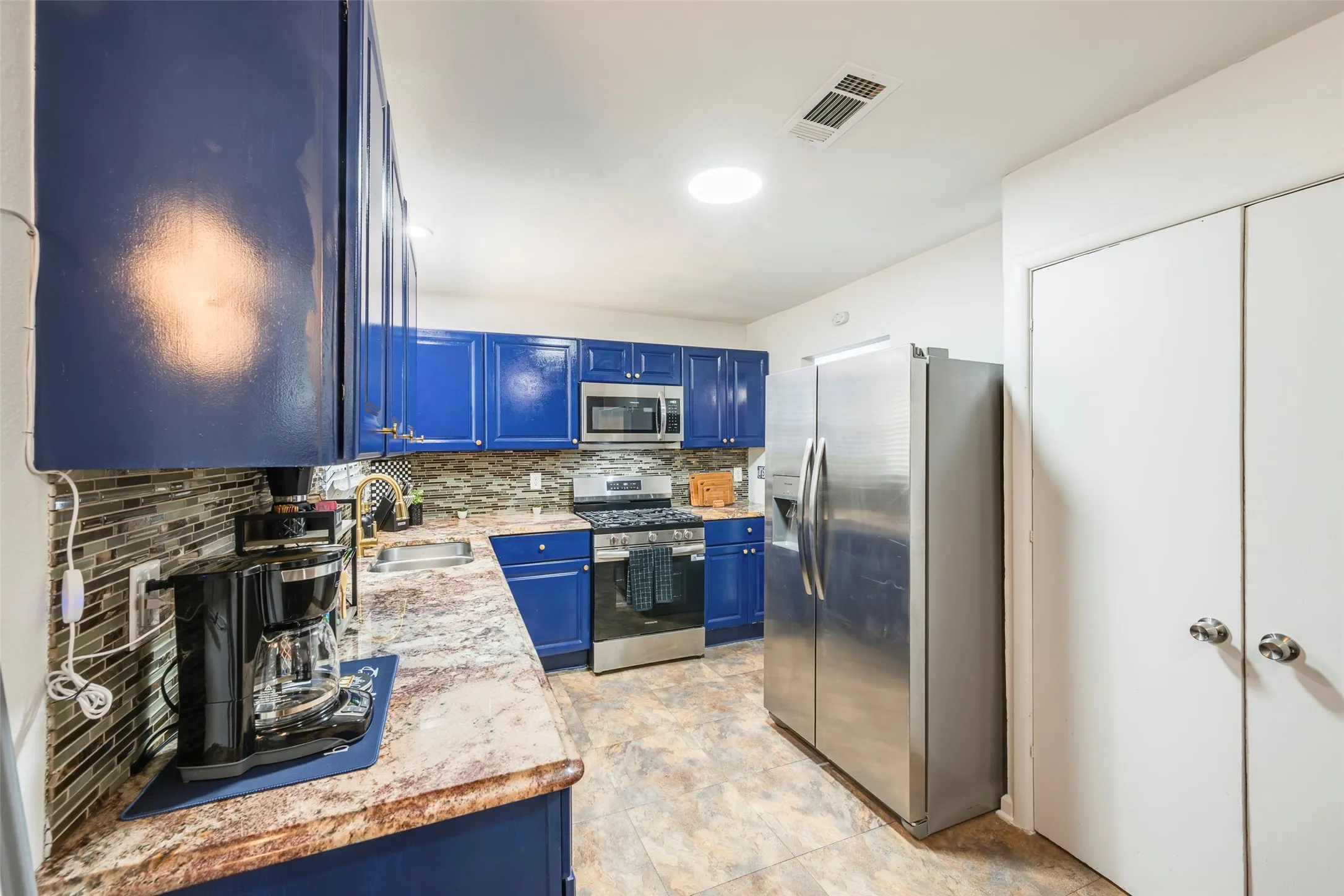 Single Family Residence For Sale in Tarrant County , 509 Circle Drive, Arlington, Texas 76010, 3 Bedroom, 1 Bathroom, 1 Garage spaces, 960 Sqft, built in 1955, mls#21372449, Real Estate Agent in Arlington, Homes For Sale in Tarrant county, Homes For Sale in Arlington, Realtor in Arlington Texas, Real Estate Brokerage Independent Realty Texas, Luminita Cordes Realtor