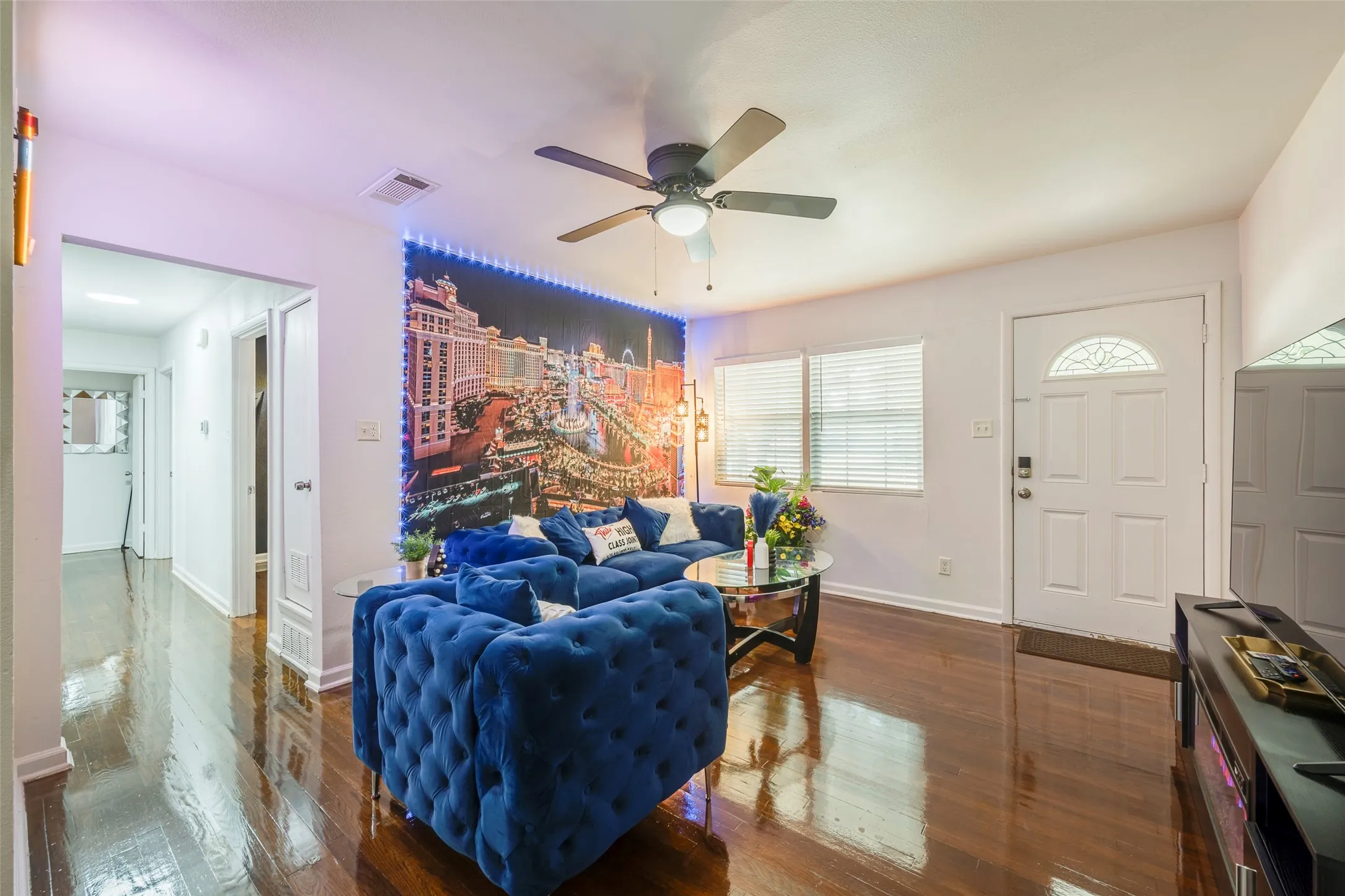 Single Family Residence For Sale in Tarrant County , 509 Circle Drive, Arlington, Texas 76010, 3 Bedroom, 1 Bathroom, 1 Garage spaces, 960 Sqft, built in 1955, mls#21372449, Real Estate Agent in Arlington, Homes For Sale in Tarrant county, Homes For Sale in Arlington, Realtor in Arlington Texas, Real Estate Brokerage Independent Realty Texas, Luminita Cordes Realtor