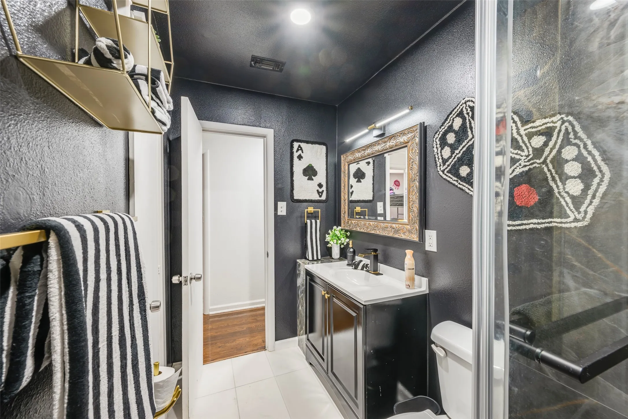 Single Family Residence For Sale in Tarrant County , 509 Circle Drive, Arlington, Texas 76010, 3 Bedroom, 1 Bathroom, 1 Garage spaces, 960 Sqft, built in 1955, mls#21372449, Real Estate Agent in Arlington, Homes For Sale in Tarrant county, Homes For Sale in Arlington, Realtor in Arlington Texas, Real Estate Brokerage Independent Realty Texas, Luminita Cordes Realtor