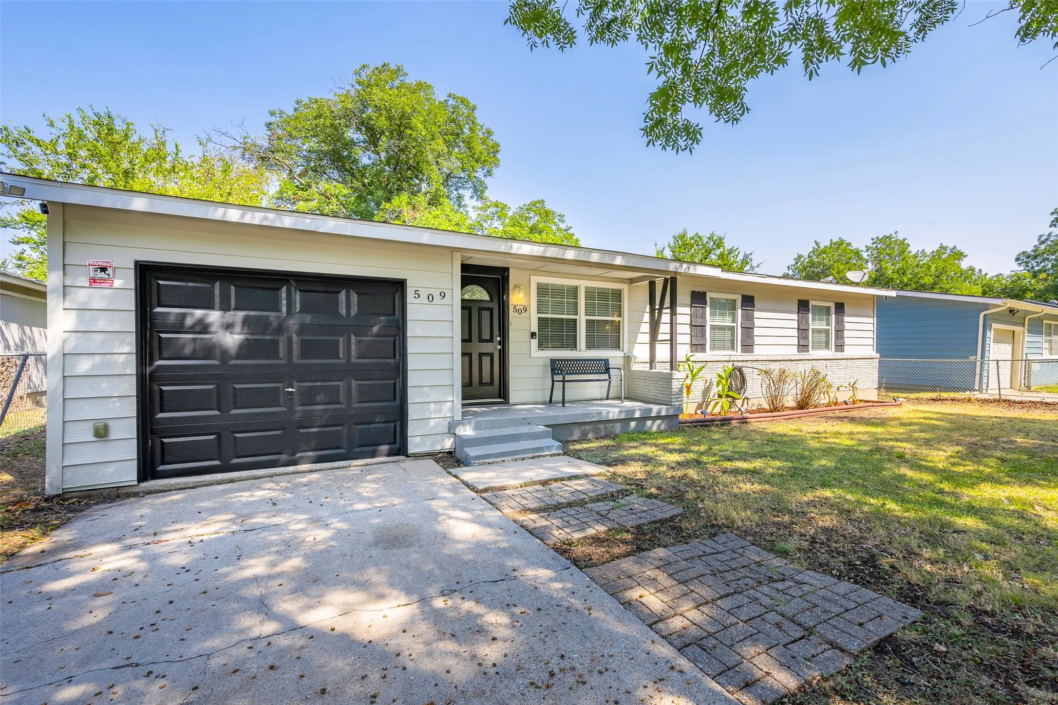 Single Family Residence For Sale in Tarrant County , 509 Circle Drive, Arlington, Texas 76010, 3 Bedroom, 1 Bathroom, 1 Garage spaces, 960 Sqft, built in 1955, mls#21372449, Real Estate Agent in Arlington, Homes For Sale in Tarrant county, Homes For Sale in Arlington, Realtor in Arlington Texas, Real Estate Brokerage Independent Realty Texas, Luminita Cordes Realtor