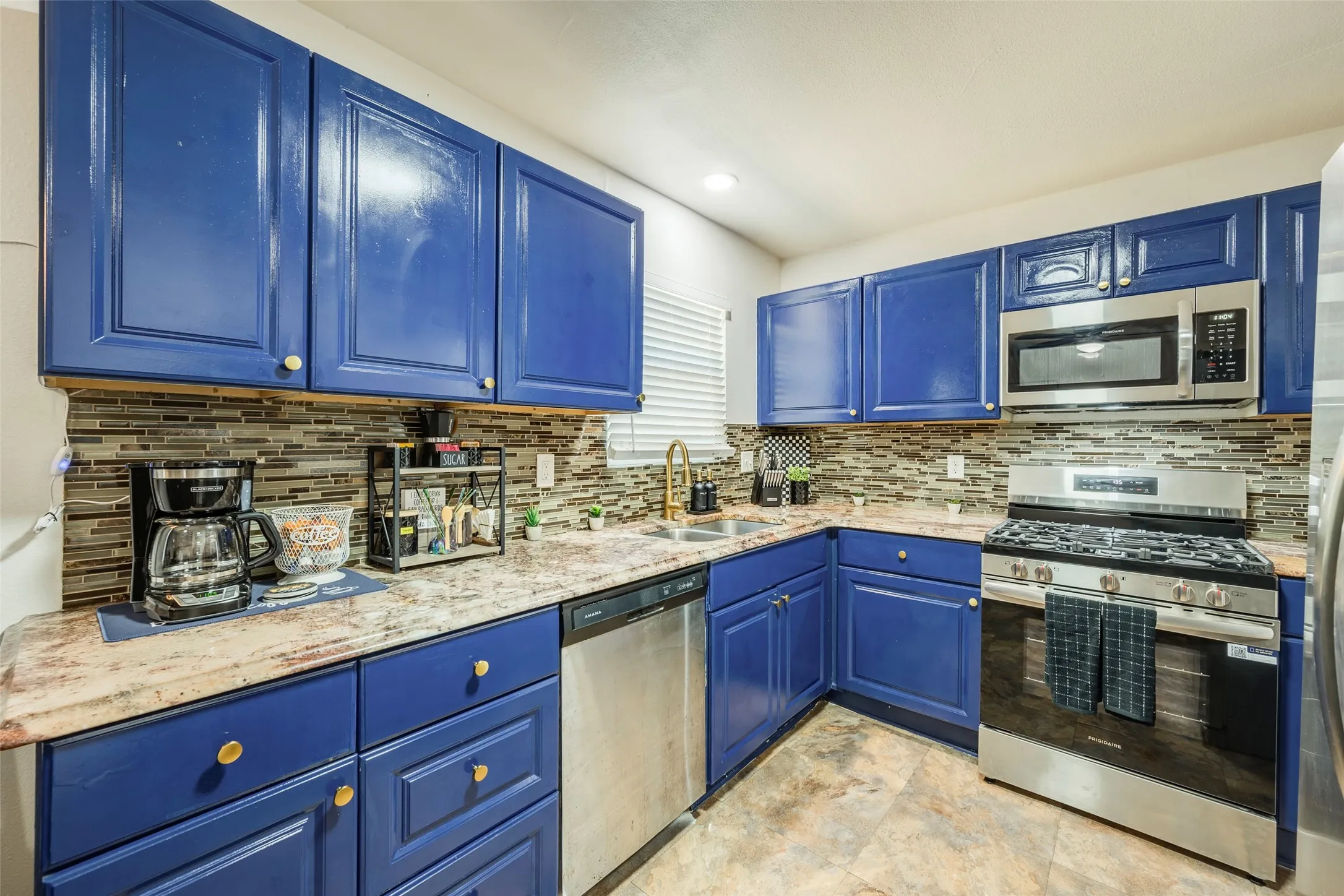 Single Family Residence For Sale in Tarrant County , 509 Circle Drive, Arlington, Texas 76010, 3 Bedroom, 1 Bathroom, 1 Garage spaces, 960 Sqft, built in 1955, mls#21372449, Real Estate Agent in Arlington, Homes For Sale in Tarrant county, Homes For Sale in Arlington, Realtor in Arlington Texas, Real Estate Brokerage Independent Realty Texas, Luminita Cordes Realtor