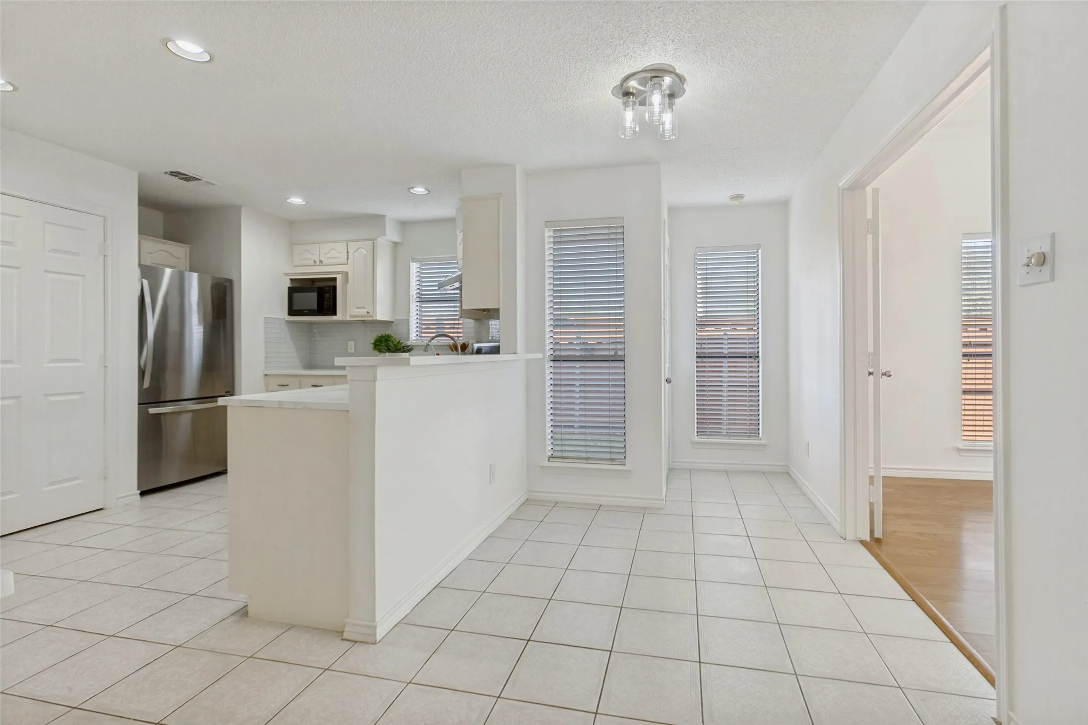 Single Family Residence For Rent in Dallas County , 703 Rams Court, Richardson, Texas 75081, 4 Bedroom, 3 Bathroom, 2 Garage spaces, 2,037 Sqft, built in 1991, mls#21370001, Real Estate Agent in Richardson, Homes For Rent in Dallas county, Homes For Rent in Richardson, Realtor in Richardson Texas, Real Estate Brokerage Independent Realty Texas, Luminita Cordes Realtor