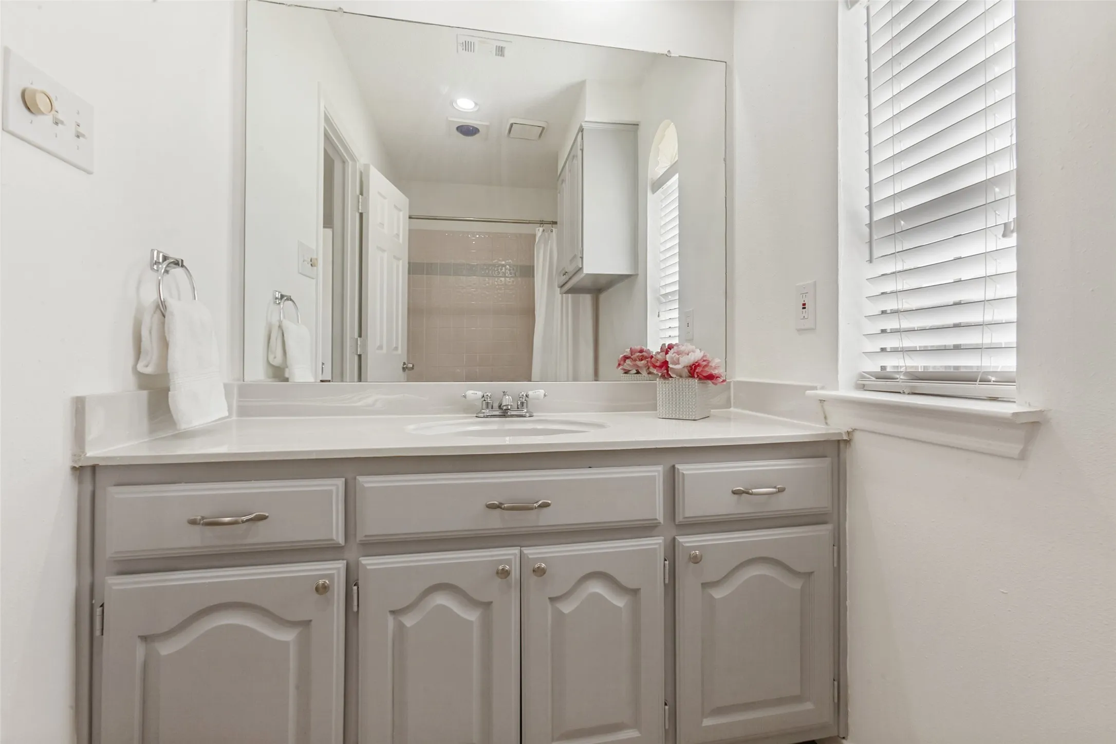 Single Family Residence For Rent in Dallas County , 703 Rams Court, Richardson, Texas 75081, 4 Bedroom, 3 Bathroom, 2 Garage spaces, 2,037 Sqft, built in 1991, mls#21370001, Real Estate Agent in Richardson, Homes For Rent in Dallas county, Homes For Rent in Richardson, Realtor in Richardson Texas, Real Estate Brokerage Independent Realty Texas, Luminita Cordes Realtor