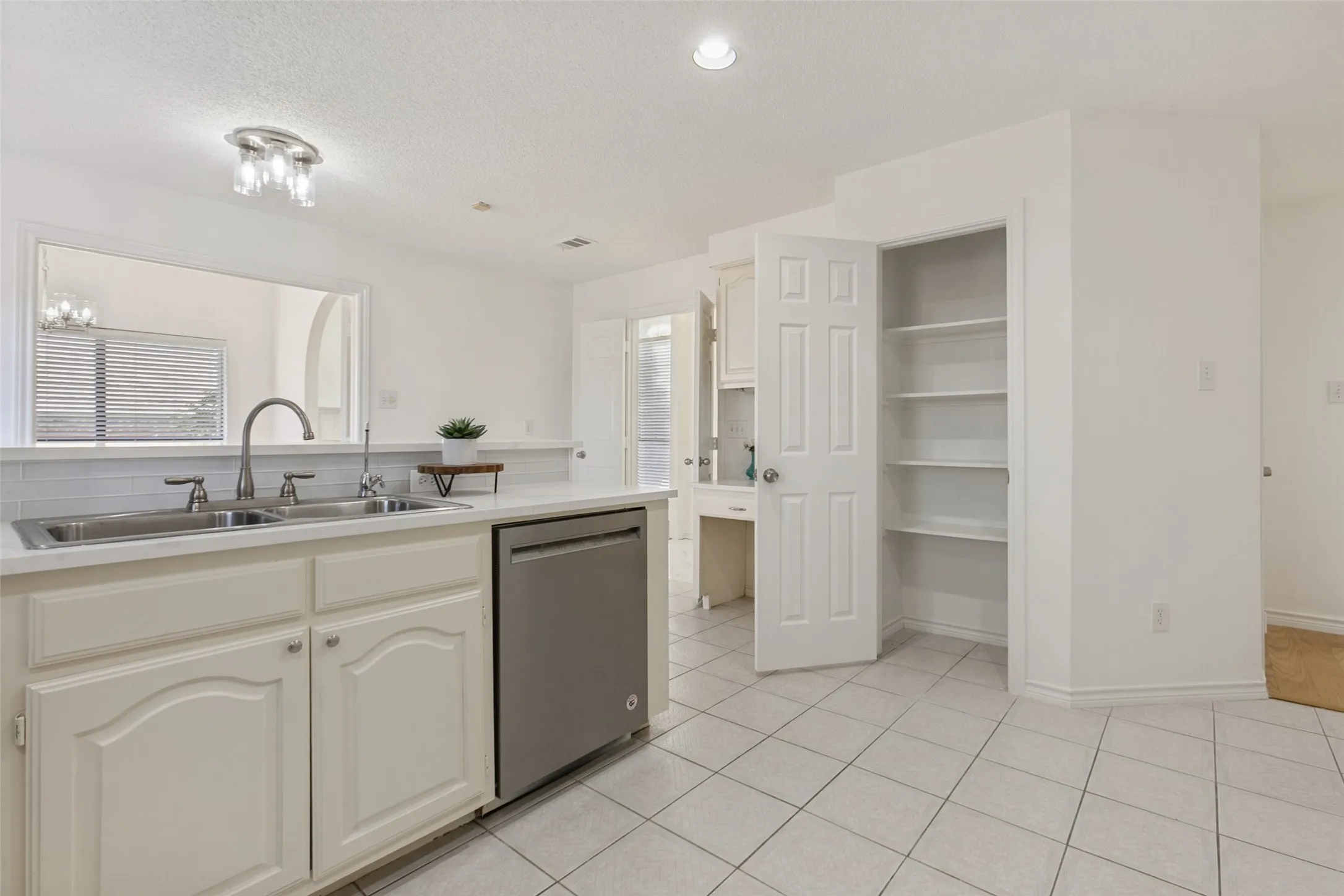Single Family Residence For Rent in Dallas County , 703 Rams Court, Richardson, Texas 75081, 4 Bedroom, 3 Bathroom, 2 Garage spaces, 2,037 Sqft, built in 1991, mls#21370001, Real Estate Agent in Richardson, Homes For Rent in Dallas county, Homes For Rent in Richardson, Realtor in Richardson Texas, Real Estate Brokerage Independent Realty Texas, Luminita Cordes Realtor