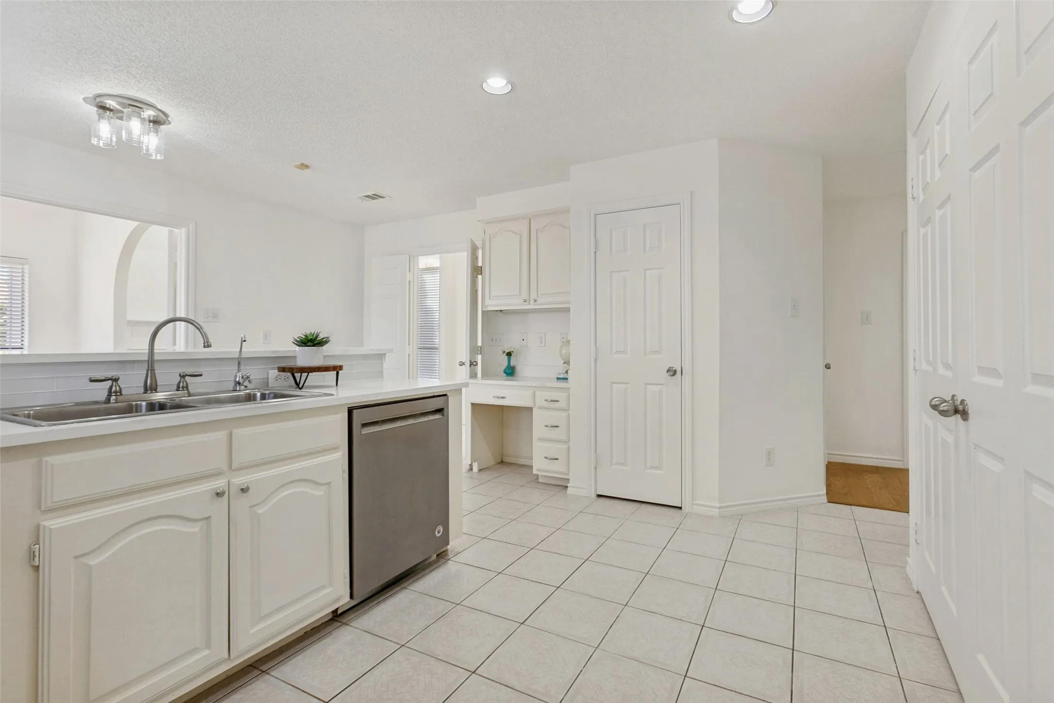 Single Family Residence For Rent in Dallas County , 703 Rams Court, Richardson, Texas 75081, 4 Bedroom, 3 Bathroom, 2 Garage spaces, 2,037 Sqft, built in 1991, mls#21370001, Real Estate Agent in Richardson, Homes For Rent in Dallas county, Homes For Rent in Richardson, Realtor in Richardson Texas, Real Estate Brokerage Independent Realty Texas, Luminita Cordes Realtor