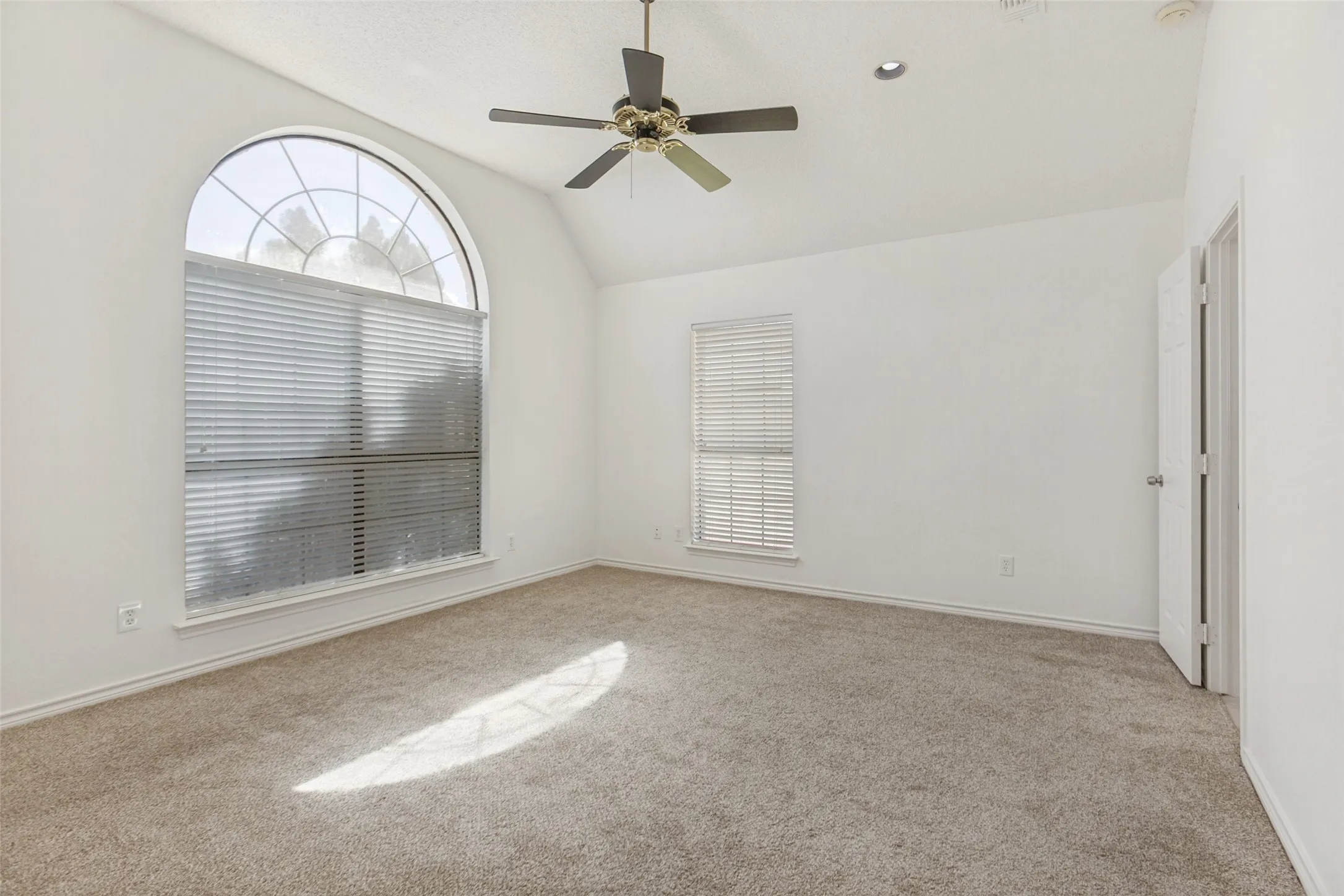Single Family Residence For Rent in Dallas County , 703 Rams Court, Richardson, Texas 75081, 4 Bedroom, 3 Bathroom, 2 Garage spaces, 2,037 Sqft, built in 1991, mls#21370001, Real Estate Agent in Richardson, Homes For Rent in Dallas county, Homes For Rent in Richardson, Realtor in Richardson Texas, Real Estate Brokerage Independent Realty Texas, Luminita Cordes Realtor