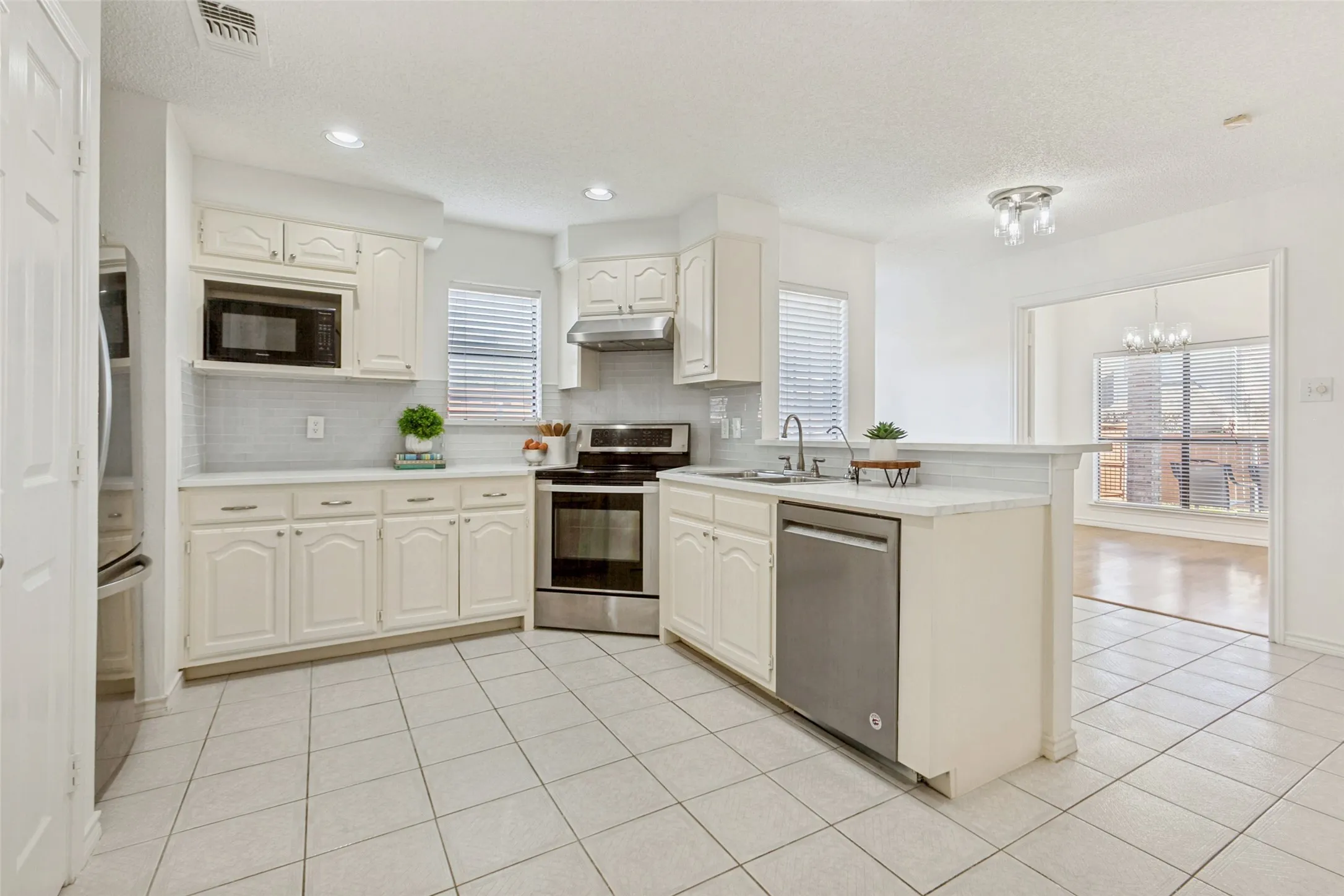 Single Family Residence For Rent in Dallas County , 703 Rams Court, Richardson, Texas 75081, 4 Bedroom, 3 Bathroom, 2 Garage spaces, 2,037 Sqft, built in 1991, mls#21370001, Real Estate Agent in Richardson, Homes For Rent in Dallas county, Homes For Rent in Richardson, Realtor in Richardson Texas, Real Estate Brokerage Independent Realty Texas, Luminita Cordes Realtor