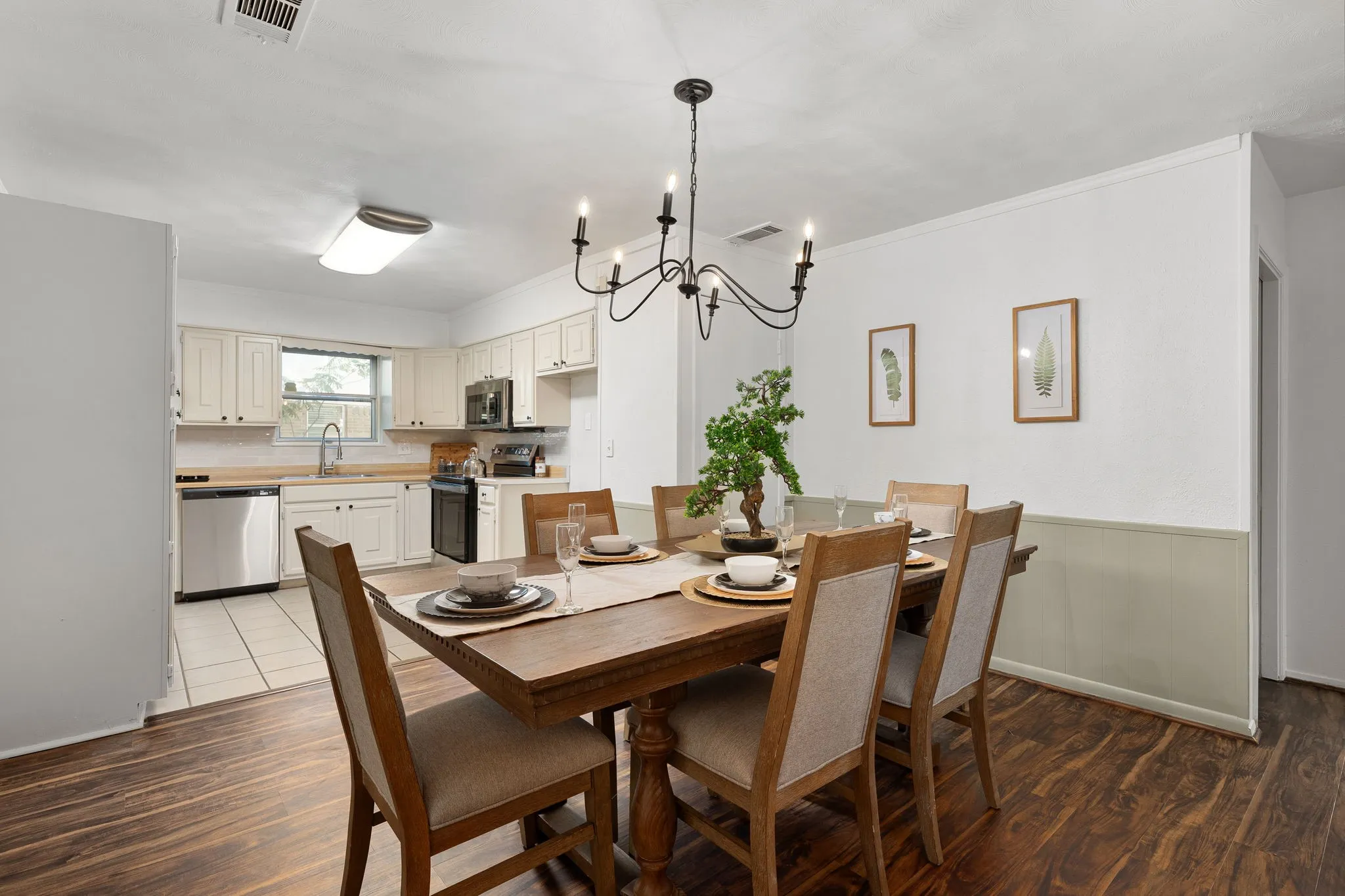 Single Family Residence For Sale in Dallas County , 202 E Kenwood Drive, Garland, Texas 75041, 4 Bedroom, 2 Bathroom, Garage spaces, 2,128 Sqft, built in 1962, mls#21372157, Real Estate Agent in Garland, Homes For Sale in Dallas county, Homes For Sale in Garland, Realtor in Garland Texas, Real Estate Brokerage Independent Realty Texas, Luminita Cordes Realtor