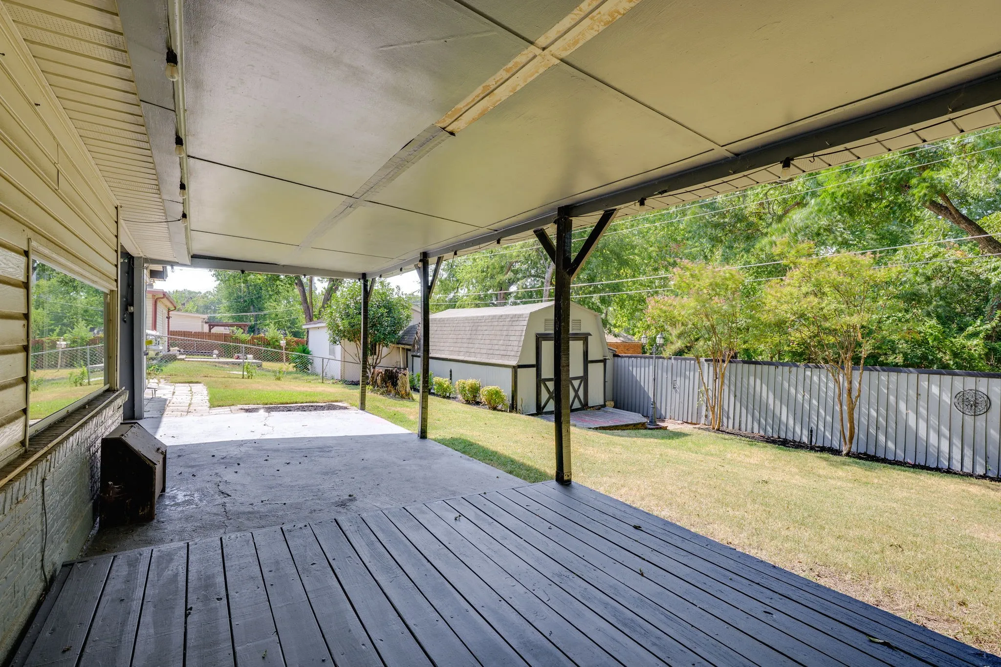 Single Family Residence For Sale in Dallas County , 202 E Kenwood Drive, Garland, Texas 75041, 4 Bedroom, 2 Bathroom, Garage spaces, 2,128 Sqft, built in 1962, mls#21372157, Real Estate Agent in Garland, Homes For Sale in Dallas county, Homes For Sale in Garland, Realtor in Garland Texas, Real Estate Brokerage Independent Realty Texas, Luminita Cordes Realtor