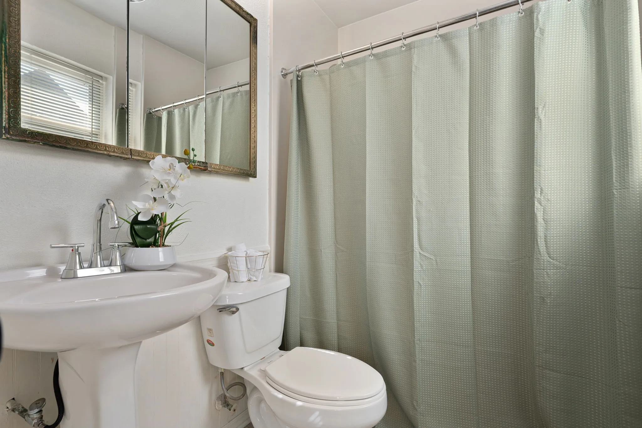 Single Family Residence For Sale in Dallas County , 202 E Kenwood Drive, Garland, Texas 75041, 4 Bedroom, 2 Bathroom, Garage spaces, 2,128 Sqft, built in 1962, mls#21372157, Real Estate Agent in Garland, Homes For Sale in Dallas county, Homes For Sale in Garland, Realtor in Garland Texas, Real Estate Brokerage Independent Realty Texas, Luminita Cordes Realtor