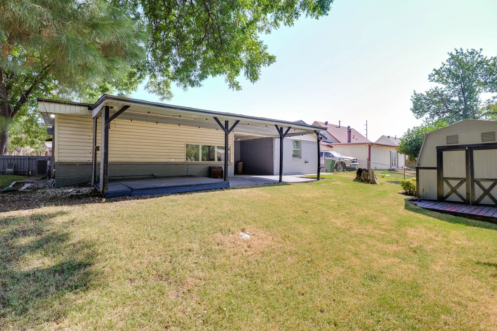 Single Family Residence For Sale in Dallas County , 202 E Kenwood Drive, Garland, Texas 75041, 4 Bedroom, 2 Bathroom, Garage spaces, 2,128 Sqft, built in 1962, mls#21372157, Real Estate Agent in Garland, Homes For Sale in Dallas county, Homes For Sale in Garland, Realtor in Garland Texas, Real Estate Brokerage Independent Realty Texas, Luminita Cordes Realtor
