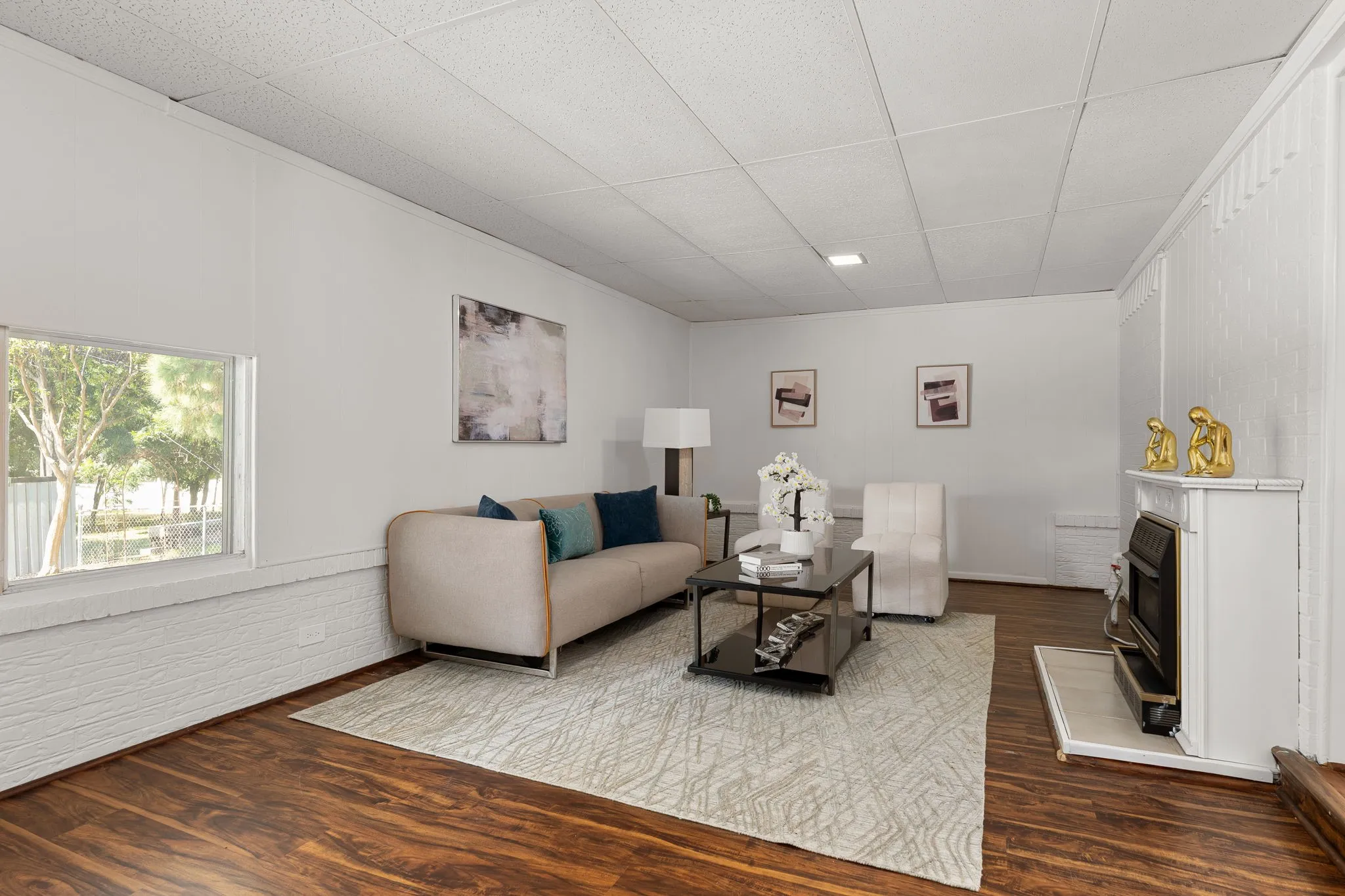Single Family Residence For Sale in Dallas County , 202 E Kenwood Drive, Garland, Texas 75041, 4 Bedroom, 2 Bathroom, Garage spaces, 2,128 Sqft, built in 1962, mls#21372157, Real Estate Agent in Garland, Homes For Sale in Dallas county, Homes For Sale in Garland, Realtor in Garland Texas, Real Estate Brokerage Independent Realty Texas, Luminita Cordes Realtor
