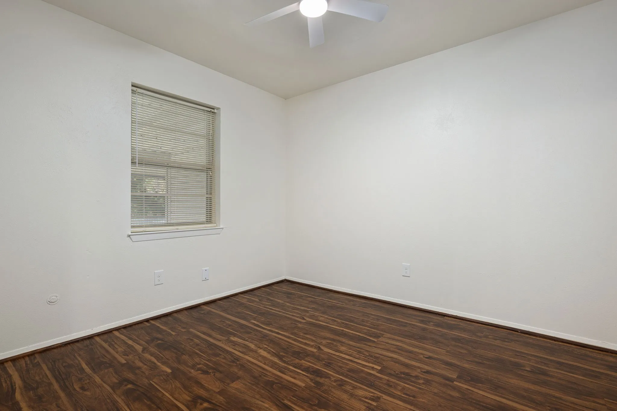 Single Family Residence For Sale in Dallas County , 202 E Kenwood Drive, Garland, Texas 75041, 4 Bedroom, 2 Bathroom, Garage spaces, 2,128 Sqft, built in 1962, mls#21372157, Real Estate Agent in Garland, Homes For Sale in Dallas county, Homes For Sale in Garland, Realtor in Garland Texas, Real Estate Brokerage Independent Realty Texas, Luminita Cordes Realtor